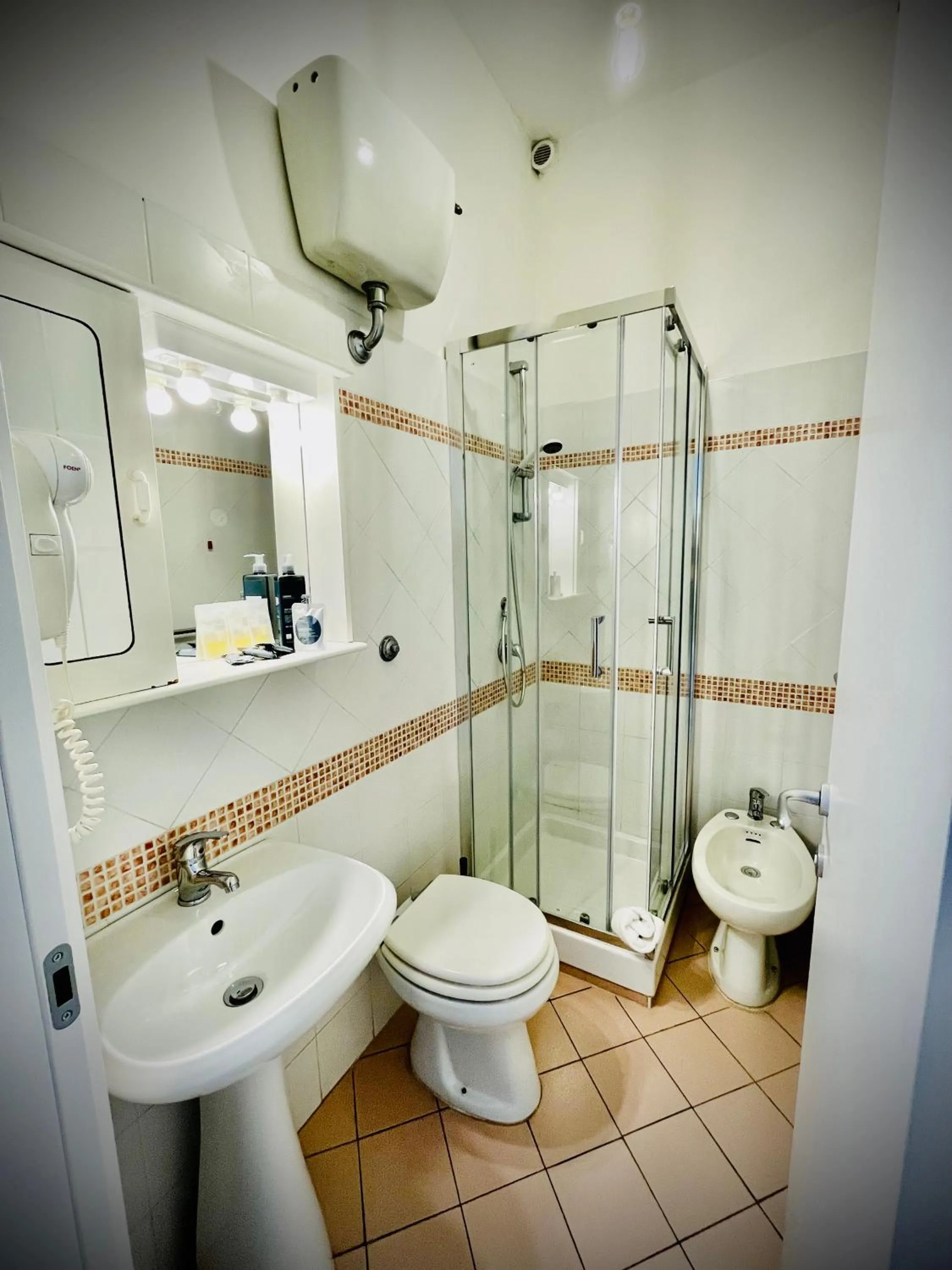 Shower in Minturnae Hotel