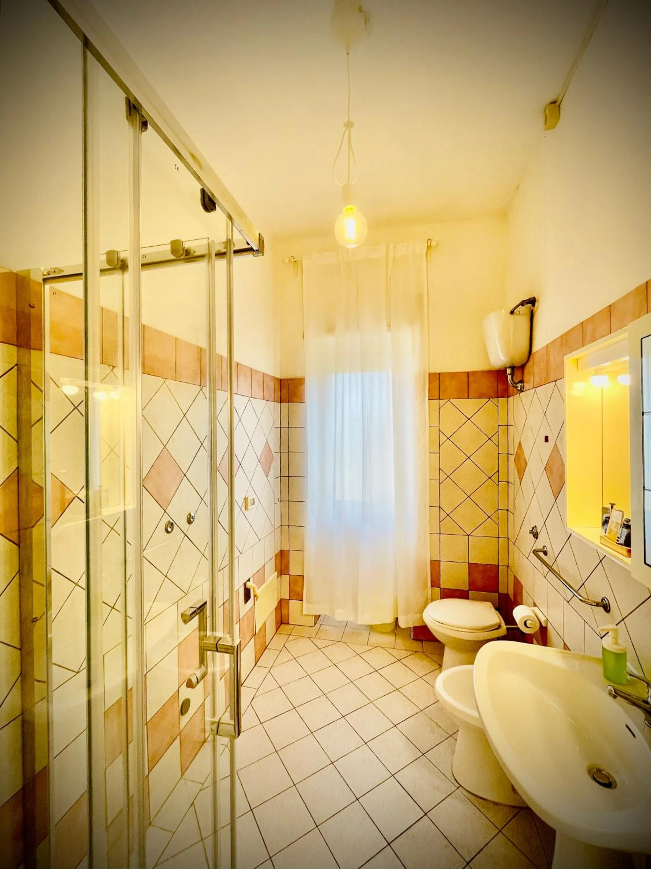 Shower in Minturnae Hotel