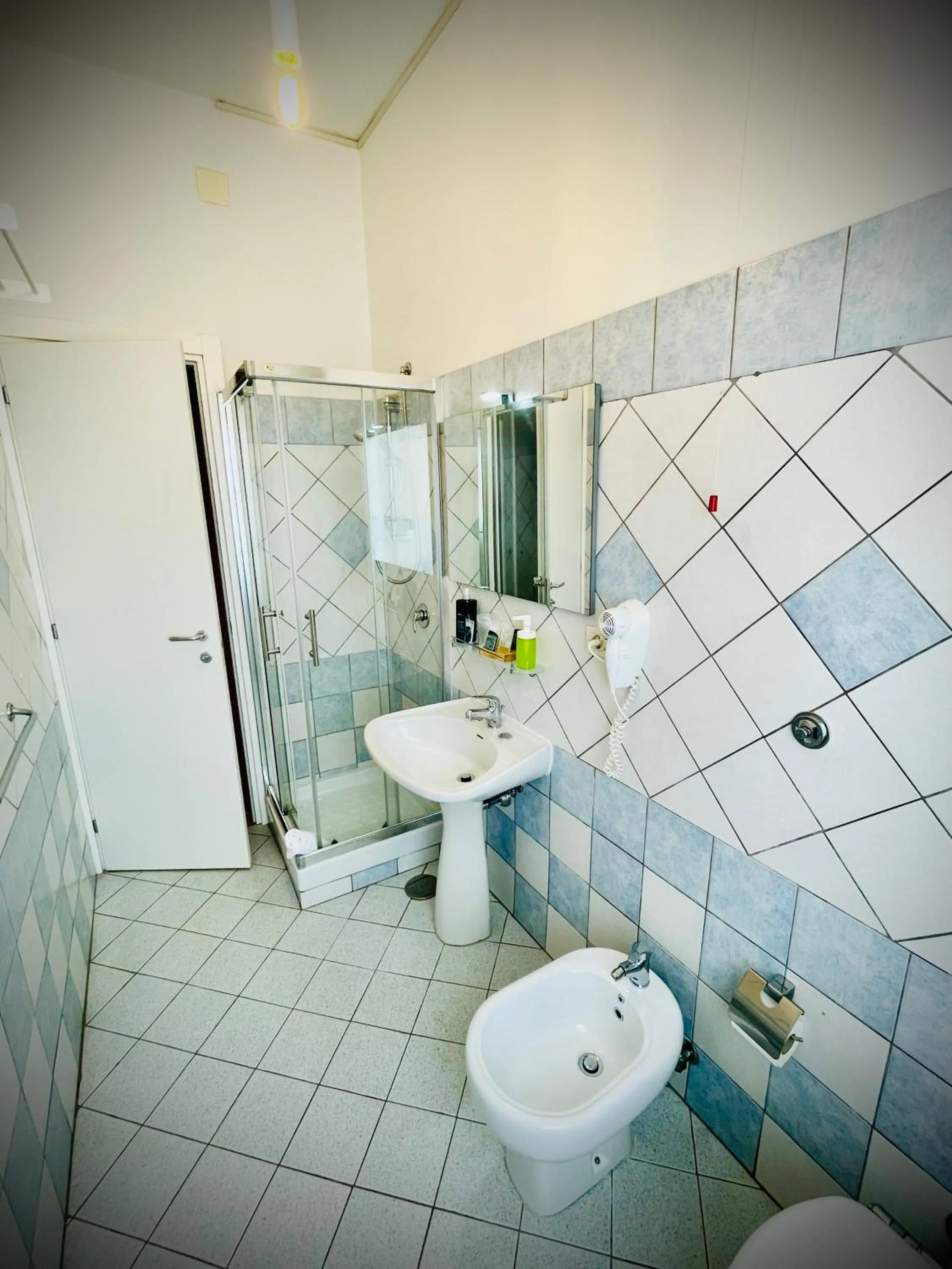 Shower in Minturnae Hotel