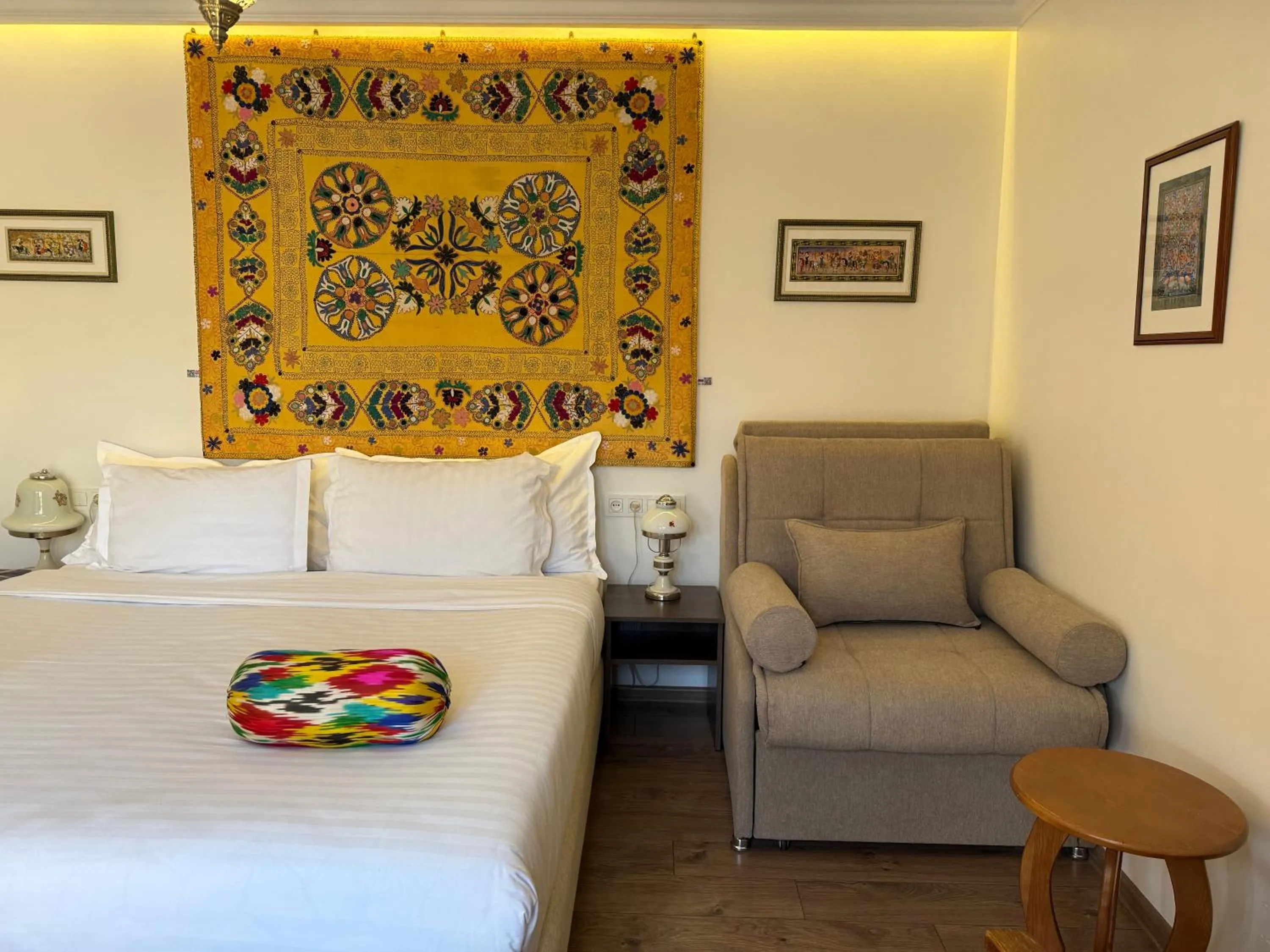 Seating area, Bed in Usman Heritage