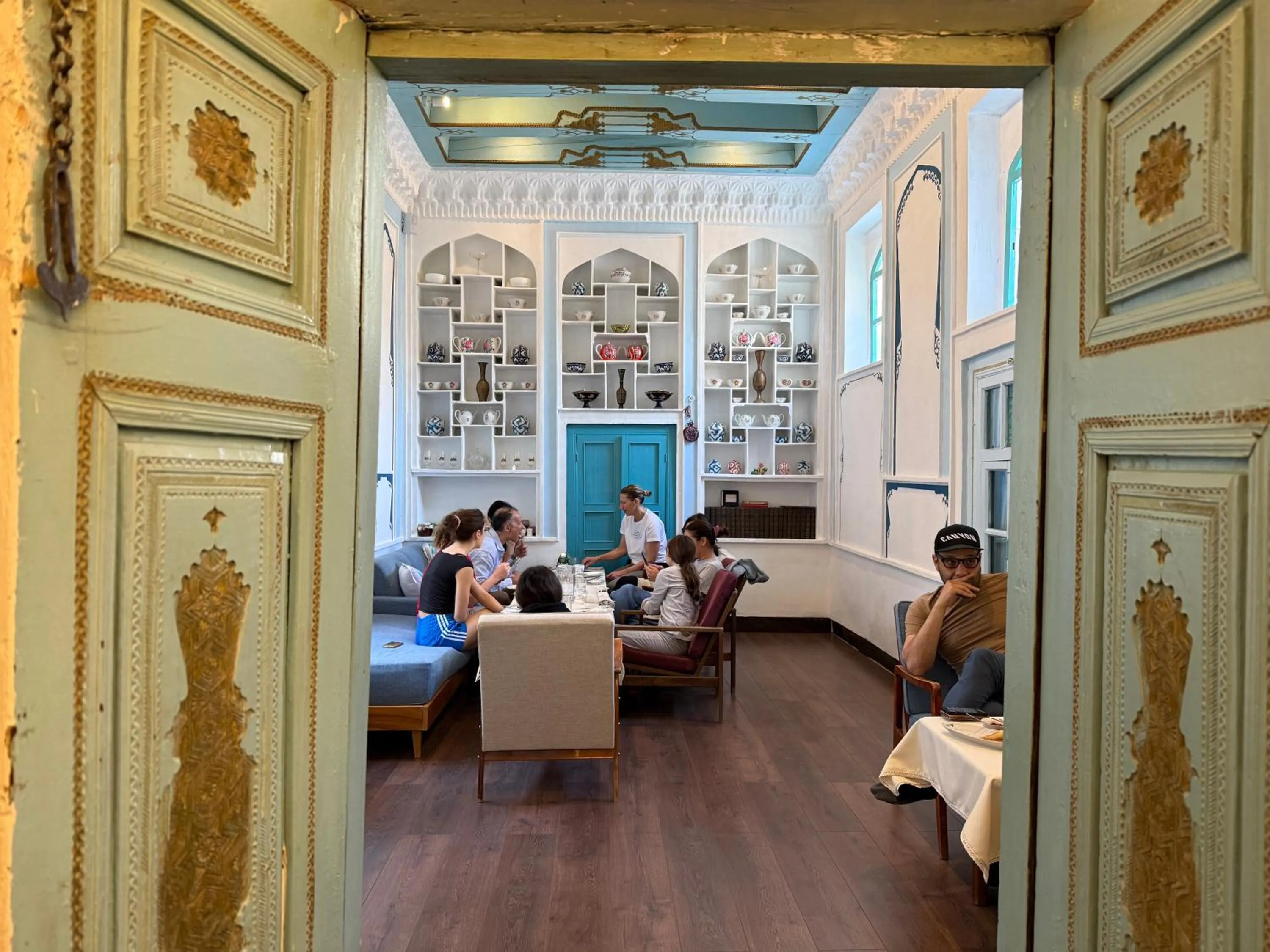 Living room, Bed in Usman Heritage