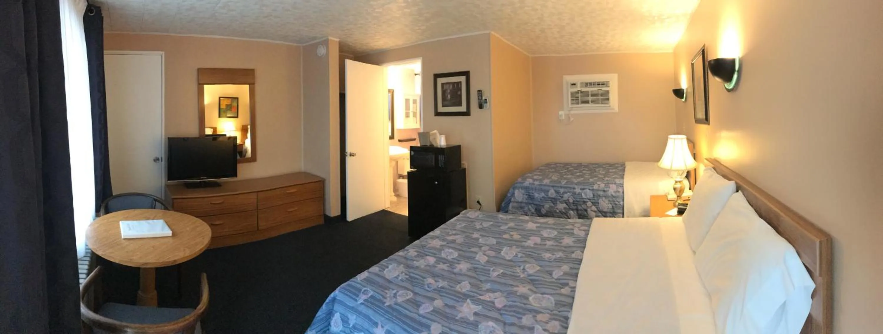 Photo of the whole room, Bed in Moonlite Motel