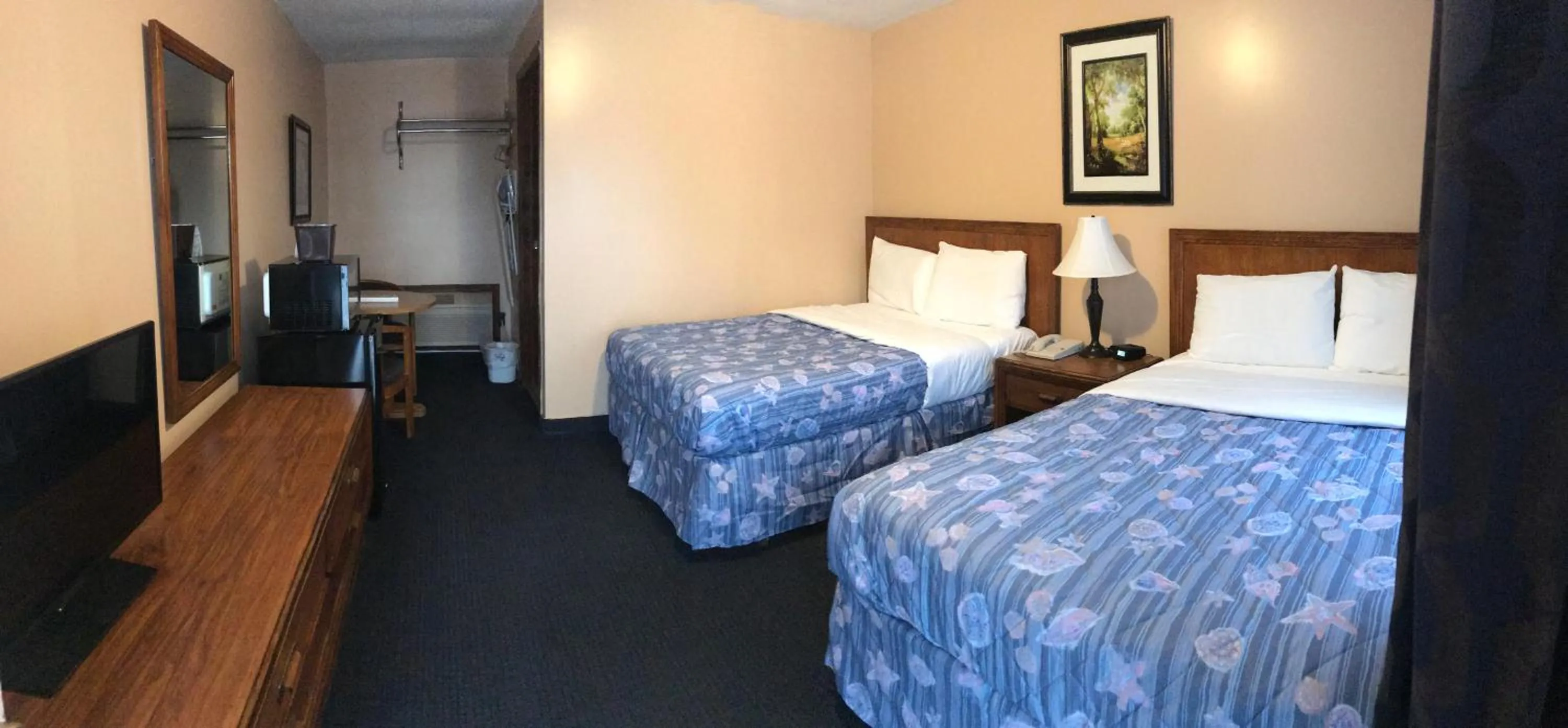 Photo of the whole room, Bed in Moonlite Motel