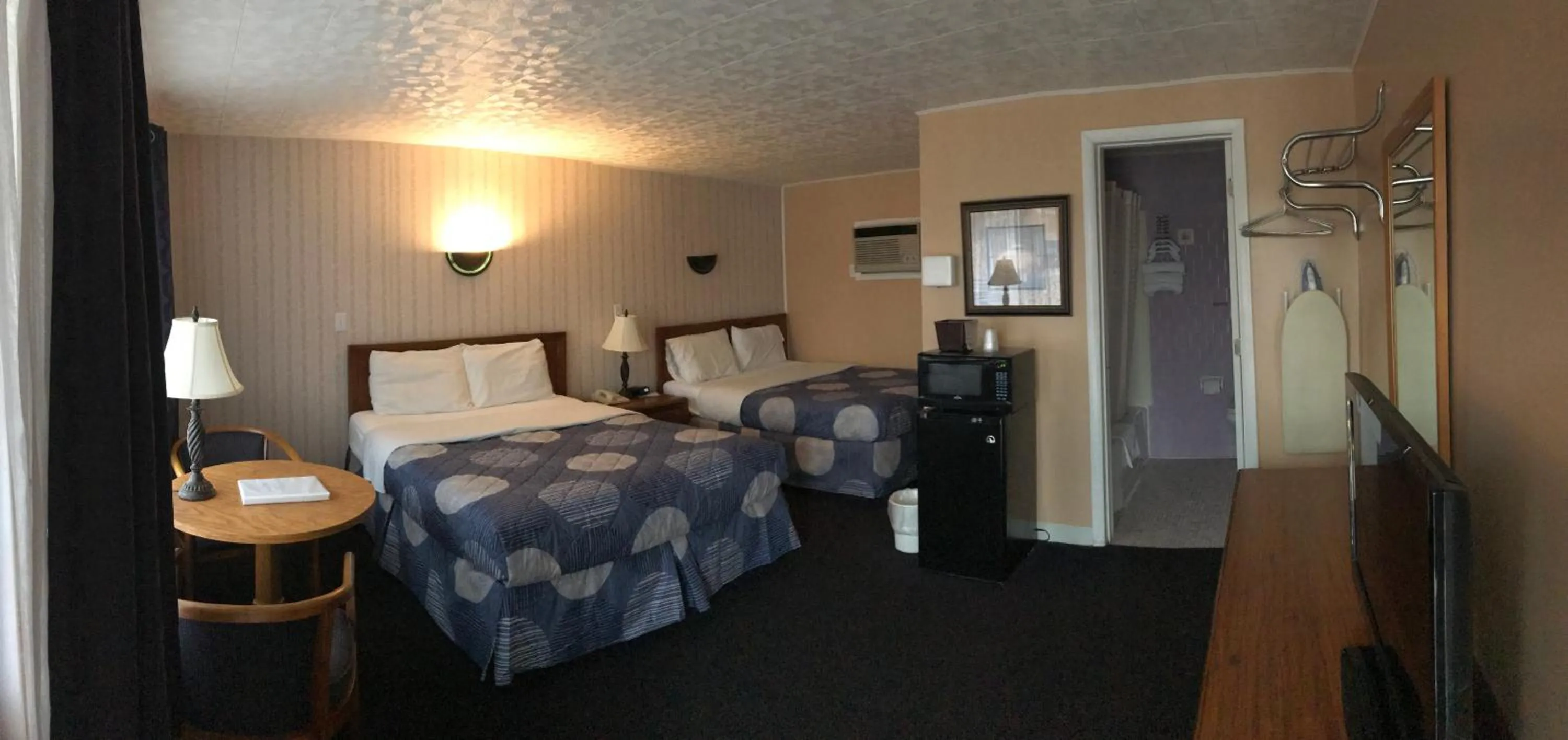 Photo of the whole room, Bed in Moonlite Motel