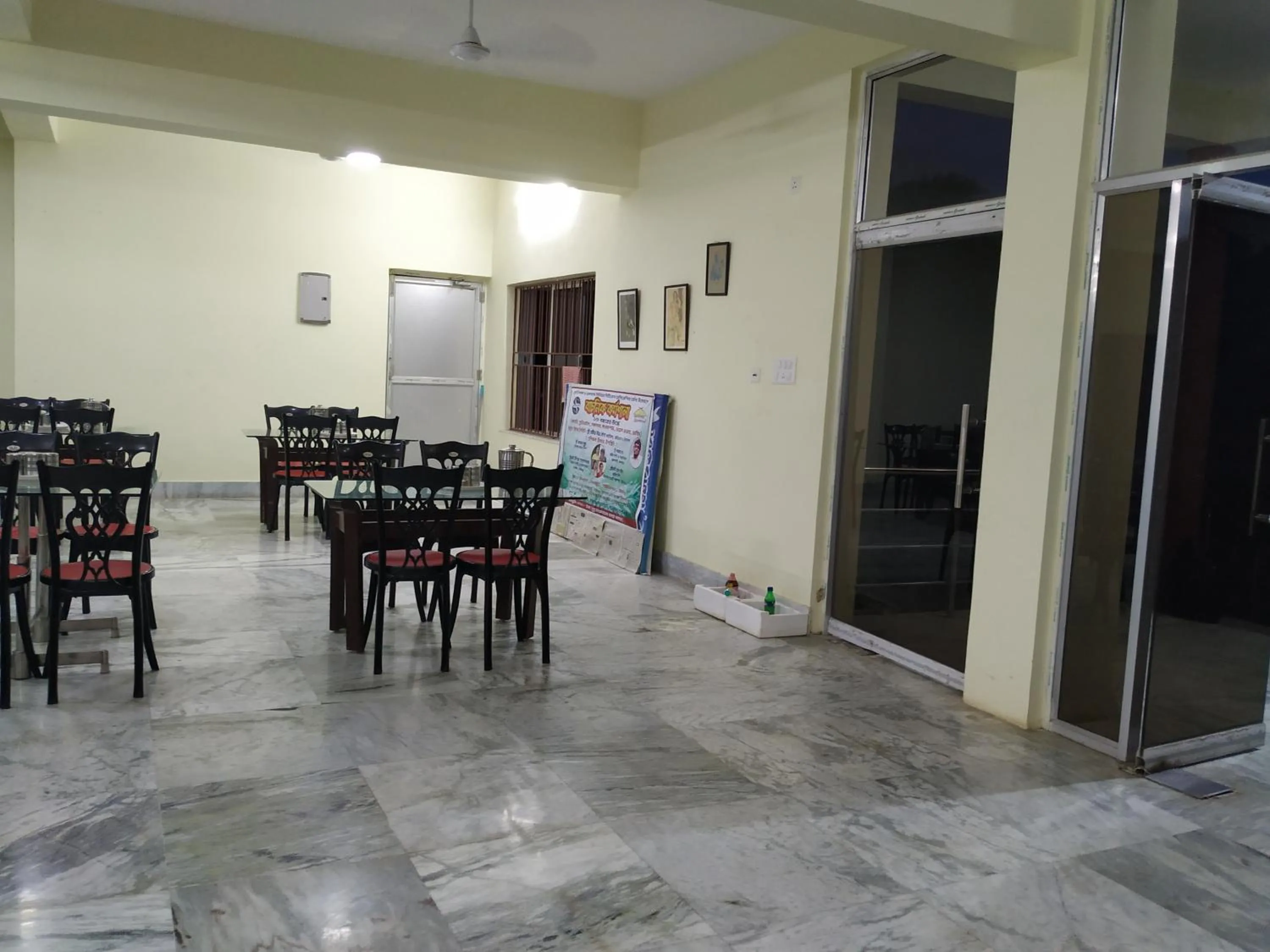 Dining area in Shophori Shantiniketan