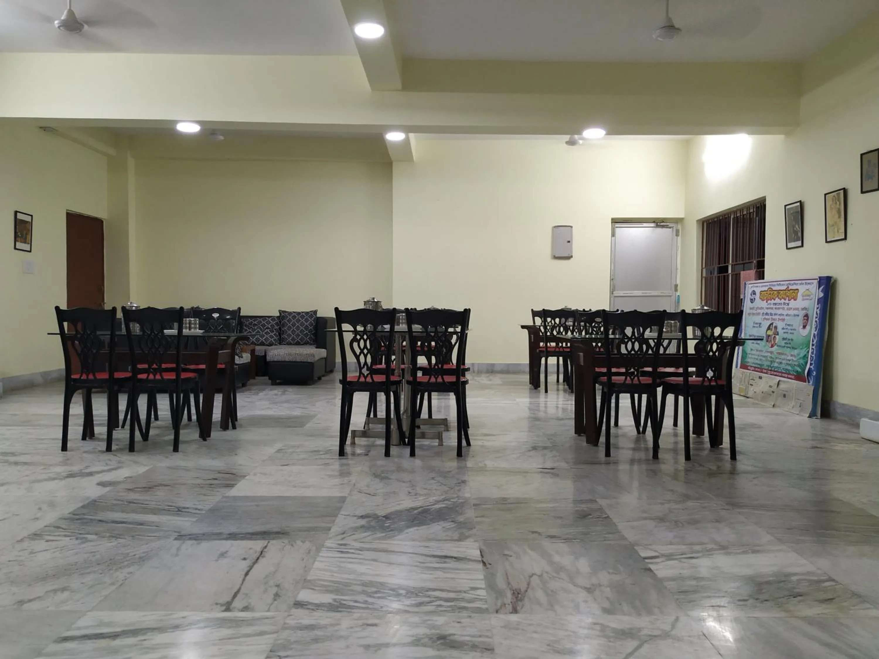 Restaurant/places to eat in Shophori Shantiniketan