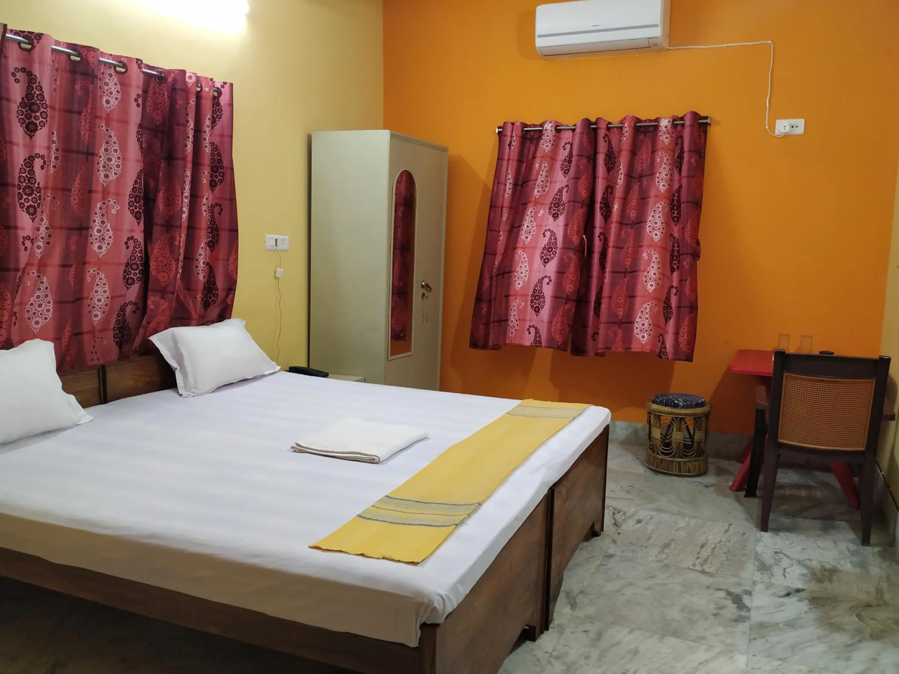 Bed in Shophori Shantiniketan
