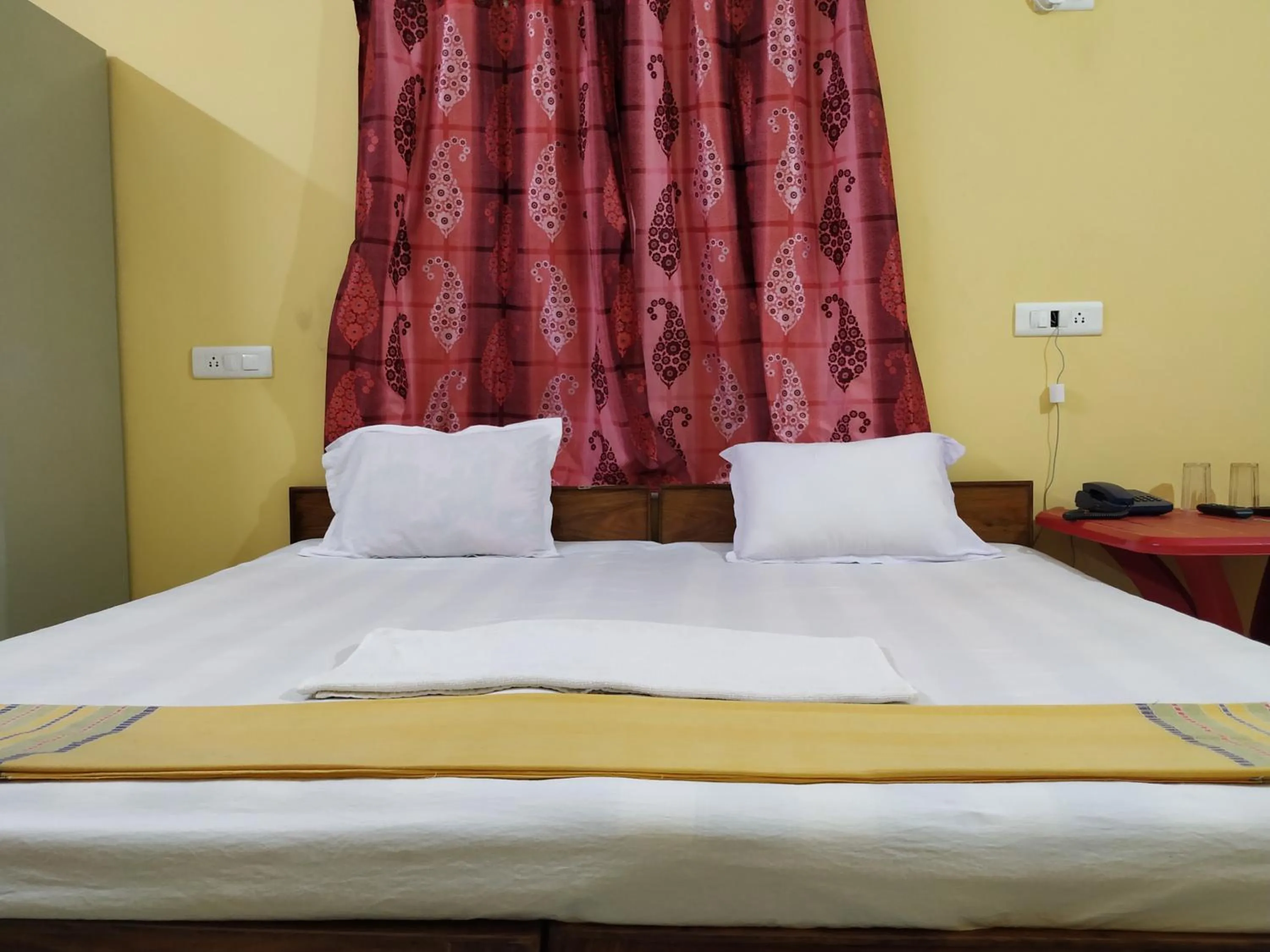 Bed in Shophori Shantiniketan