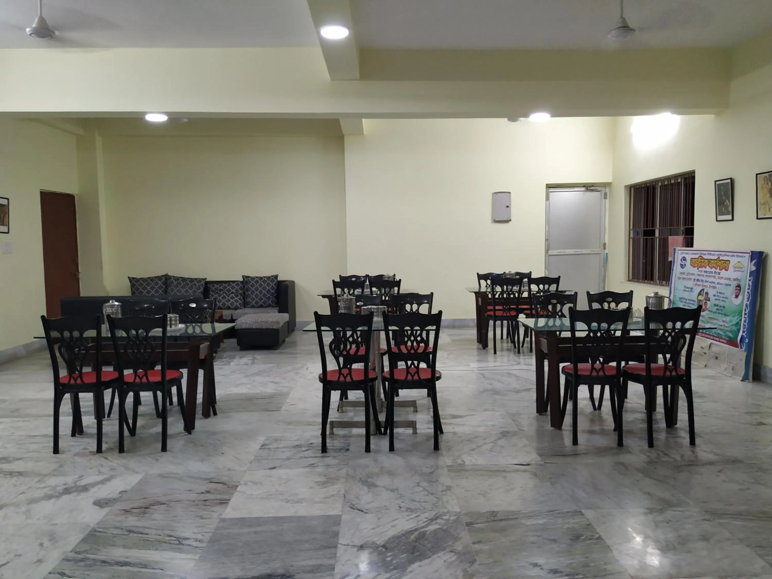 Restaurant/places to eat in Shophori Shantiniketan