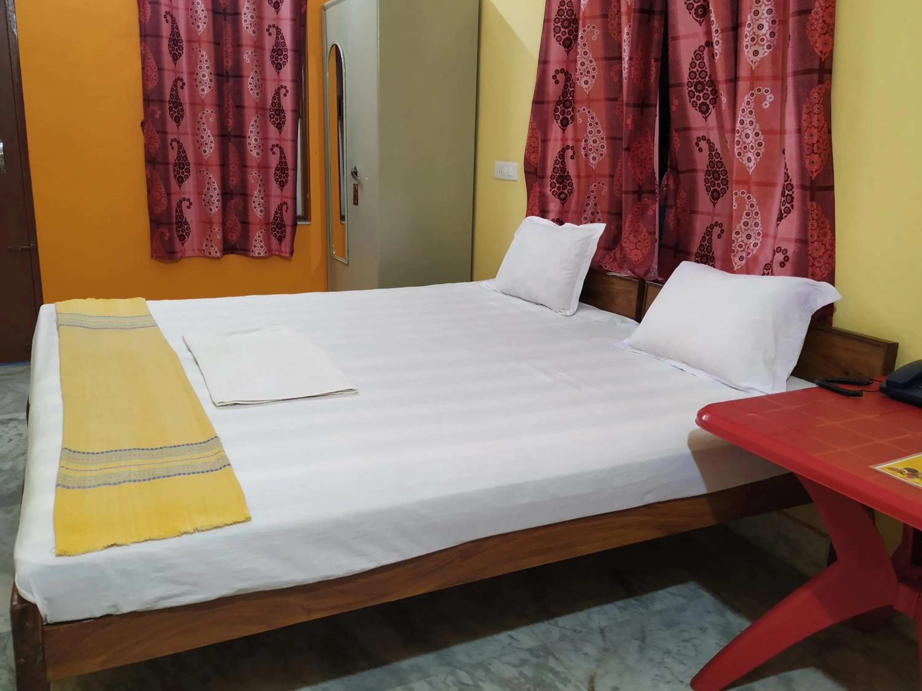 Bed in Shophori Shantiniketan
