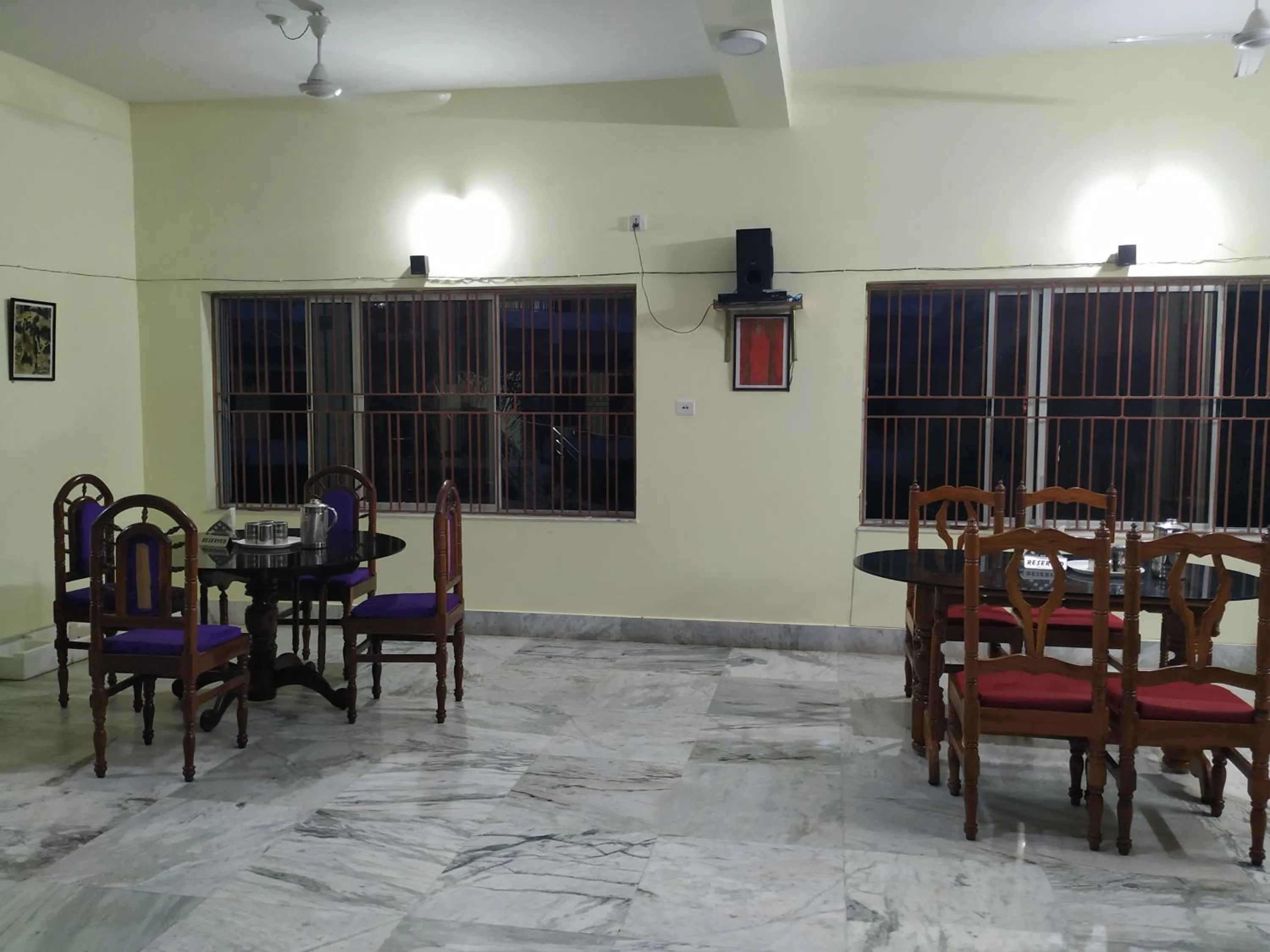Restaurant/places to eat in Shophori Shantiniketan