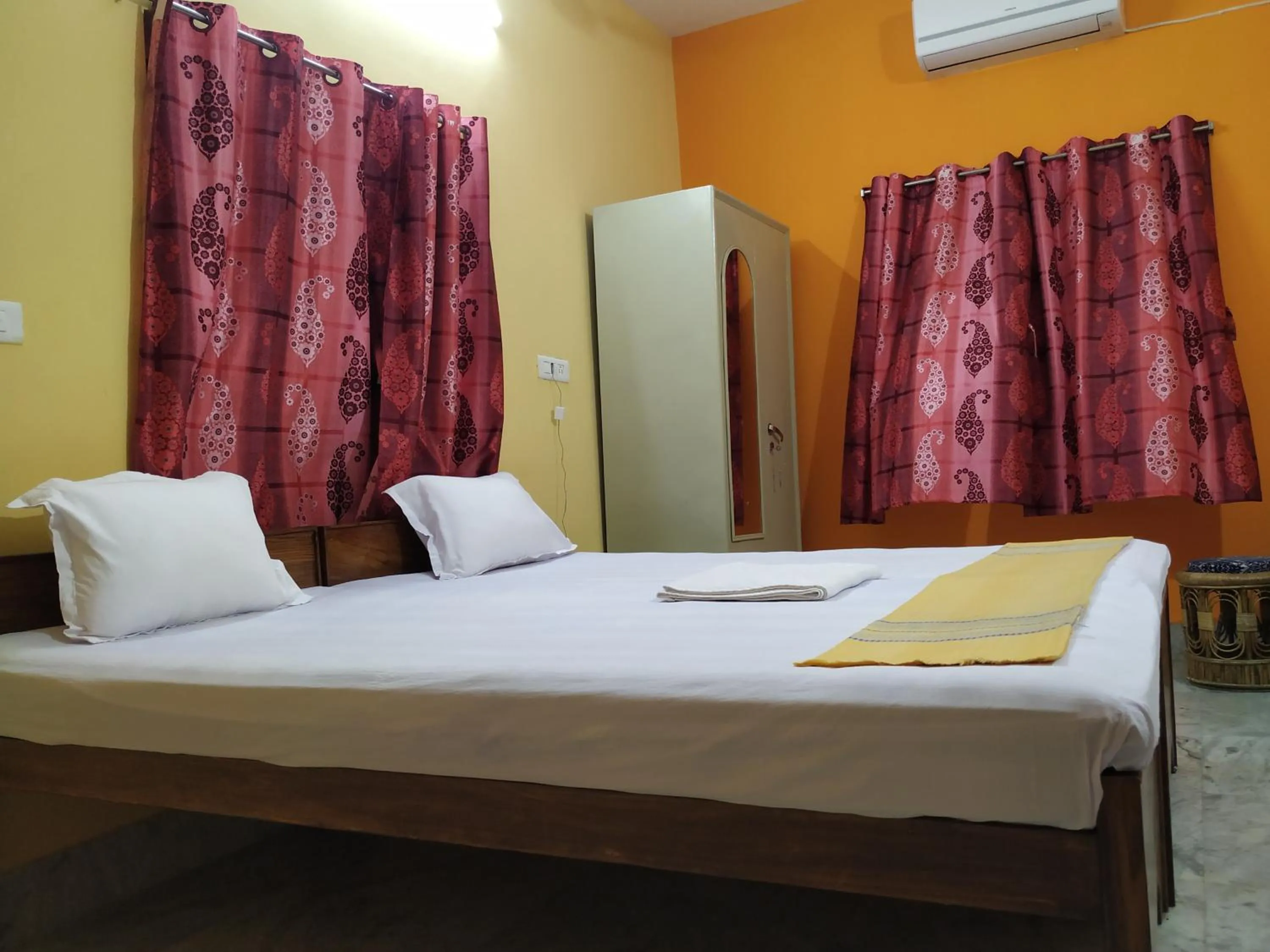 Bed in Shophori Shantiniketan