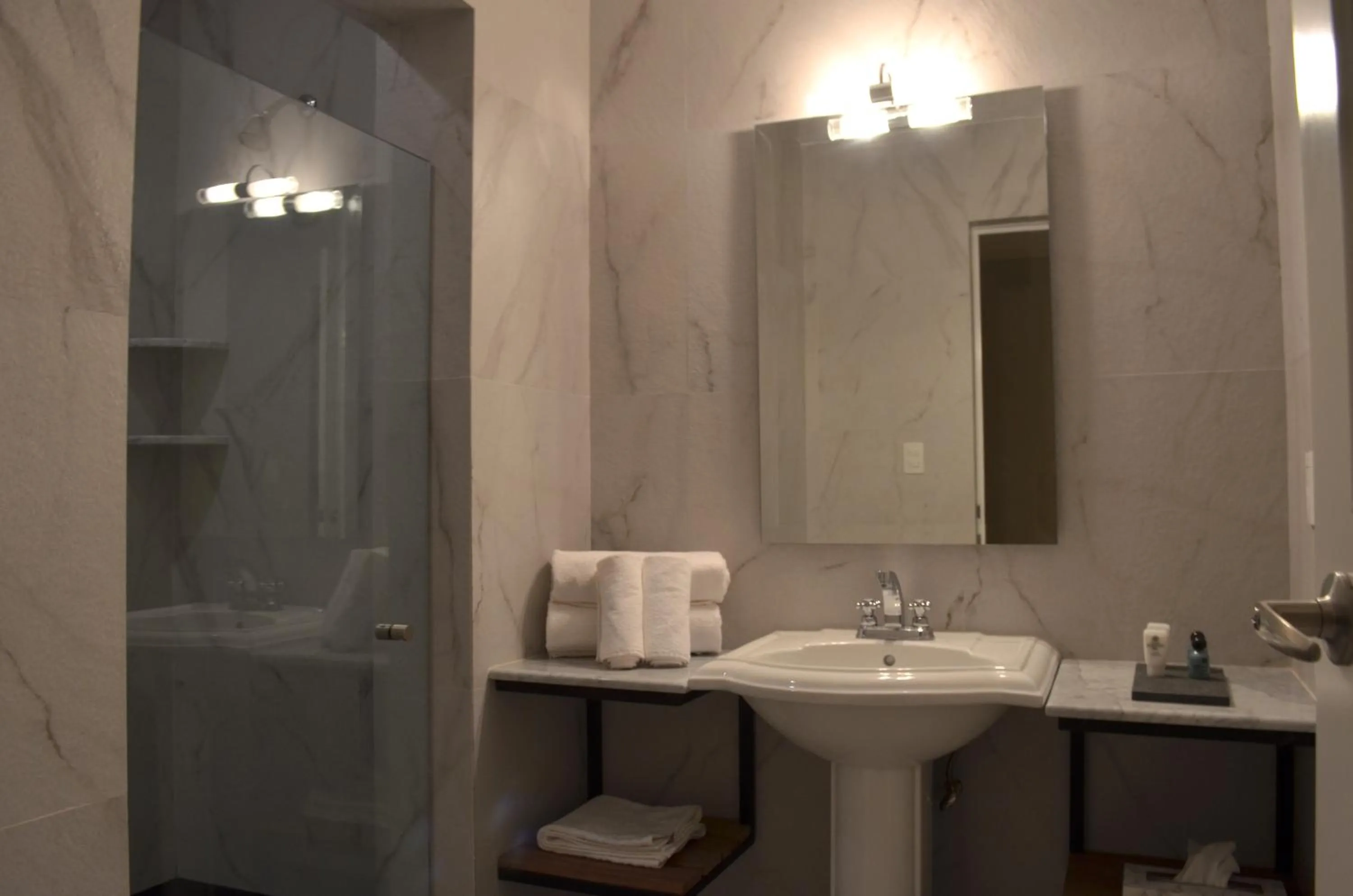 Bathroom in Hotel Plaza Revolución