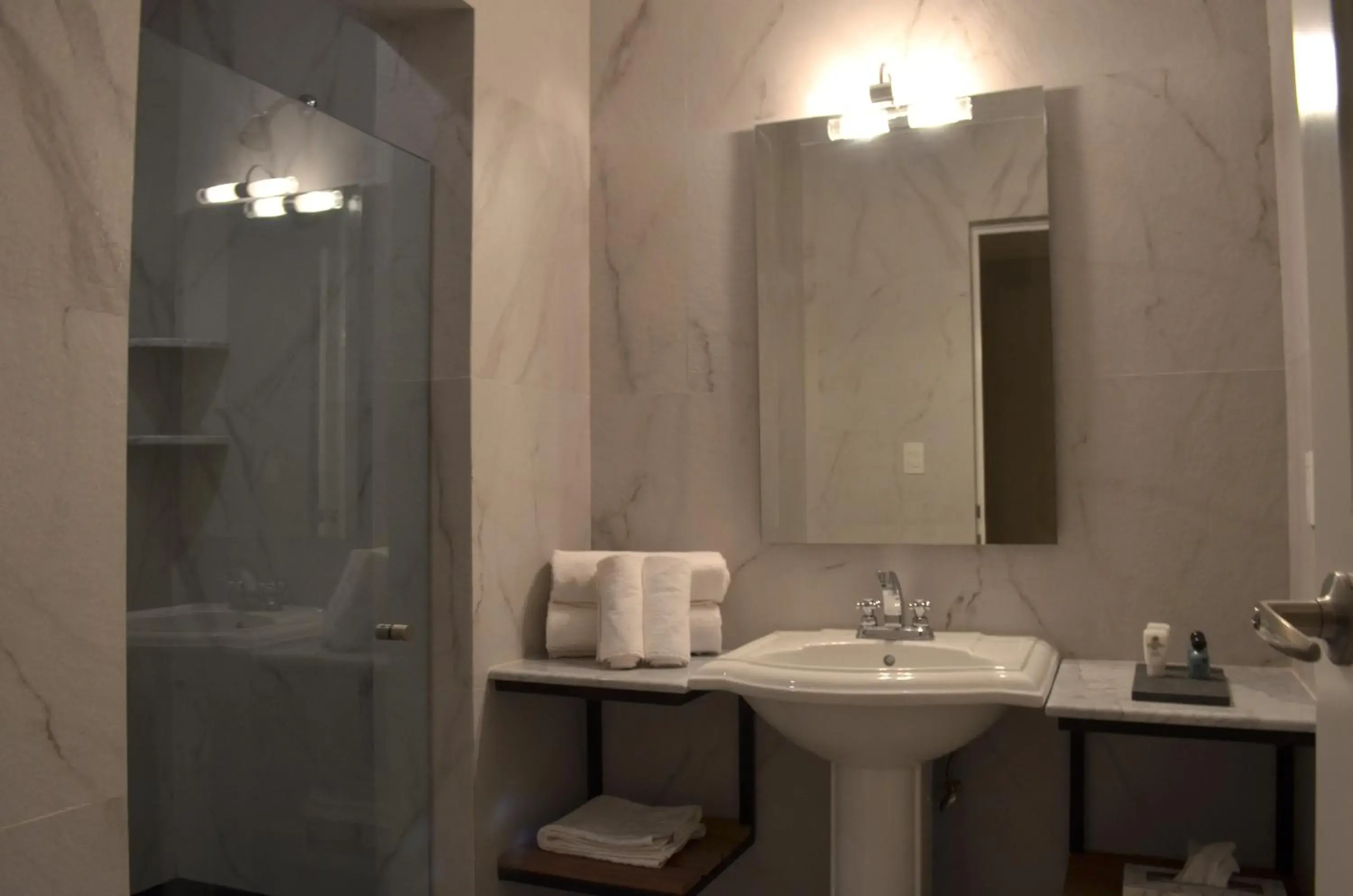 Bathroom in Hotel Plaza Revolución Bathroom in Hotel Plaza Revolución