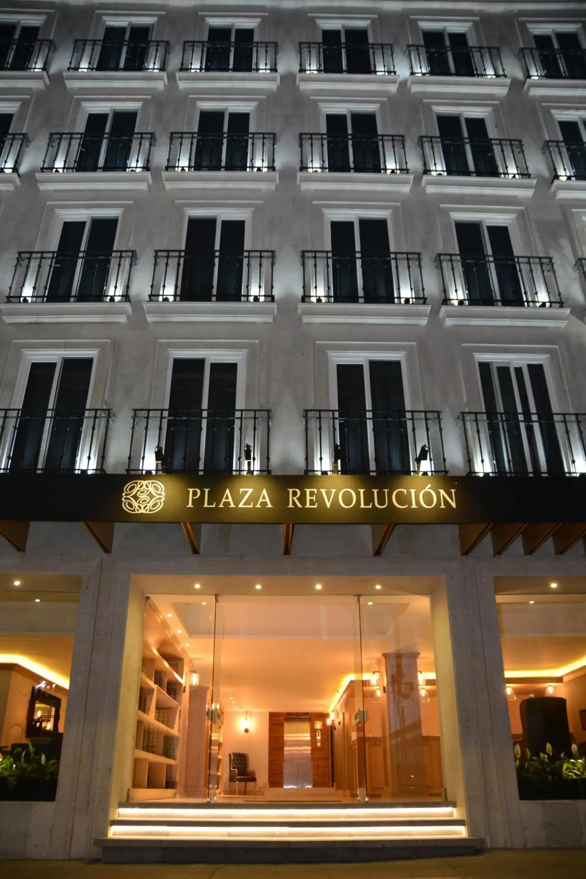Facade/entrance in Hotel Plaza Revolución Facade/entrance in Hotel Plaza Revolución