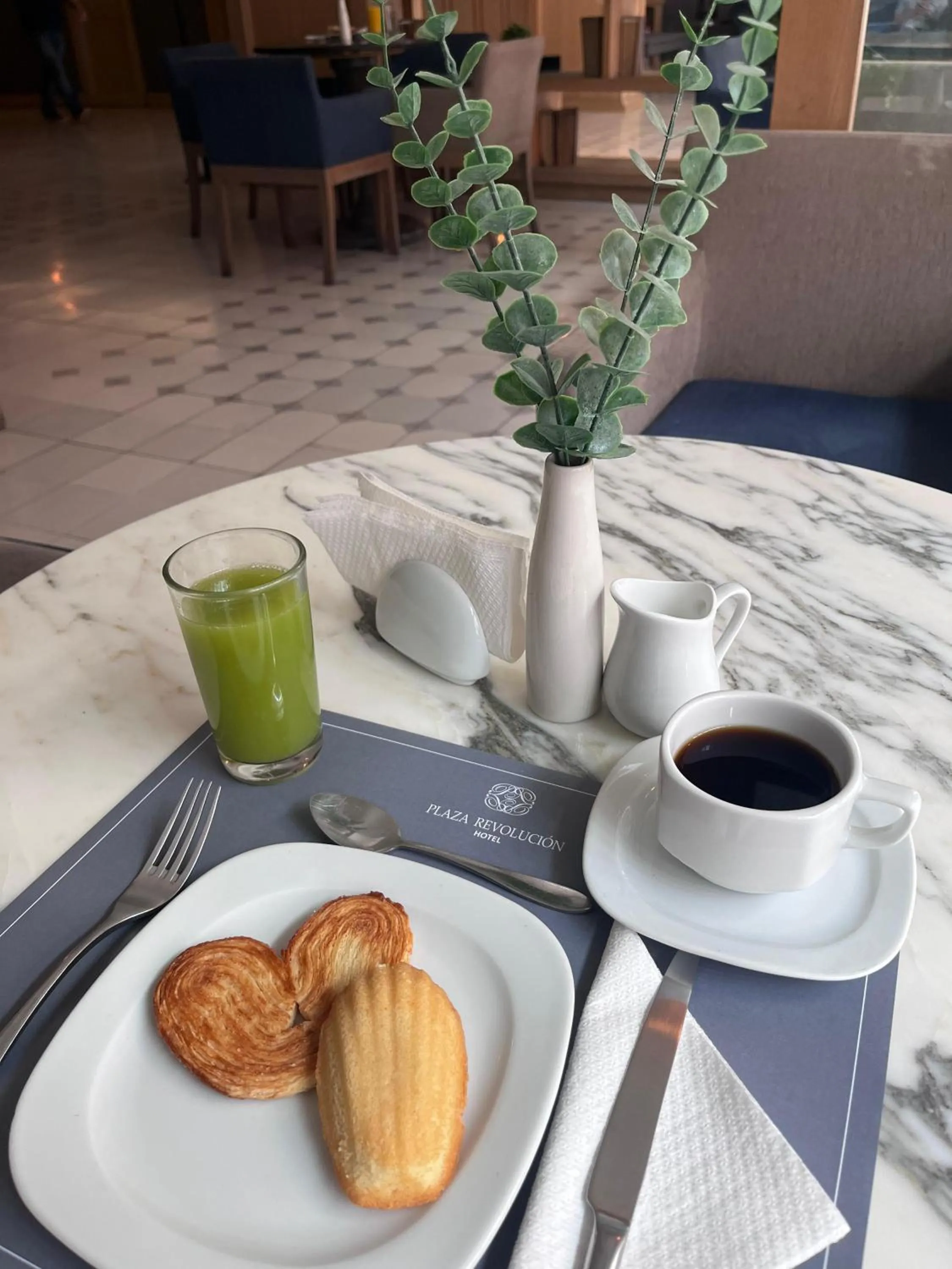 Continental breakfast in Hotel Plaza Revolución