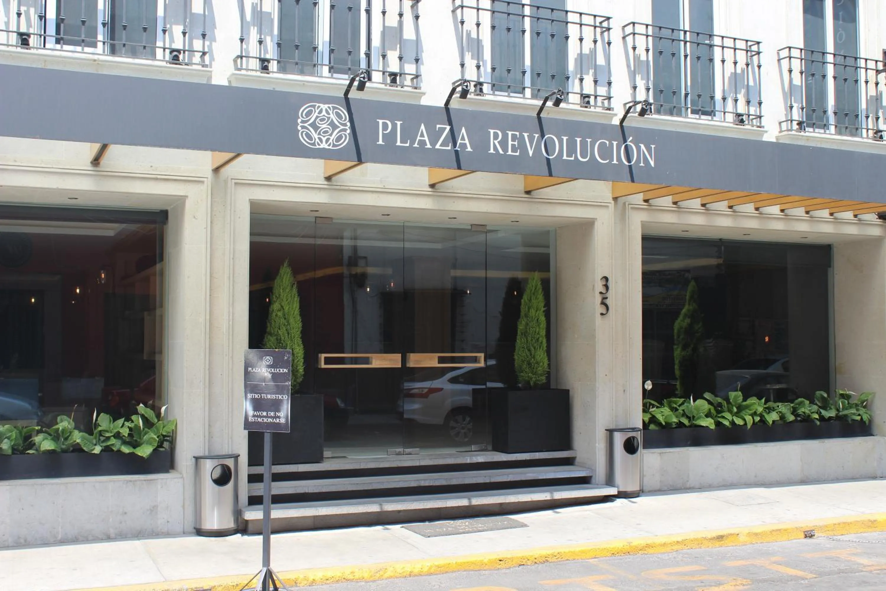 Facade/entrance in Hotel Plaza Revolución