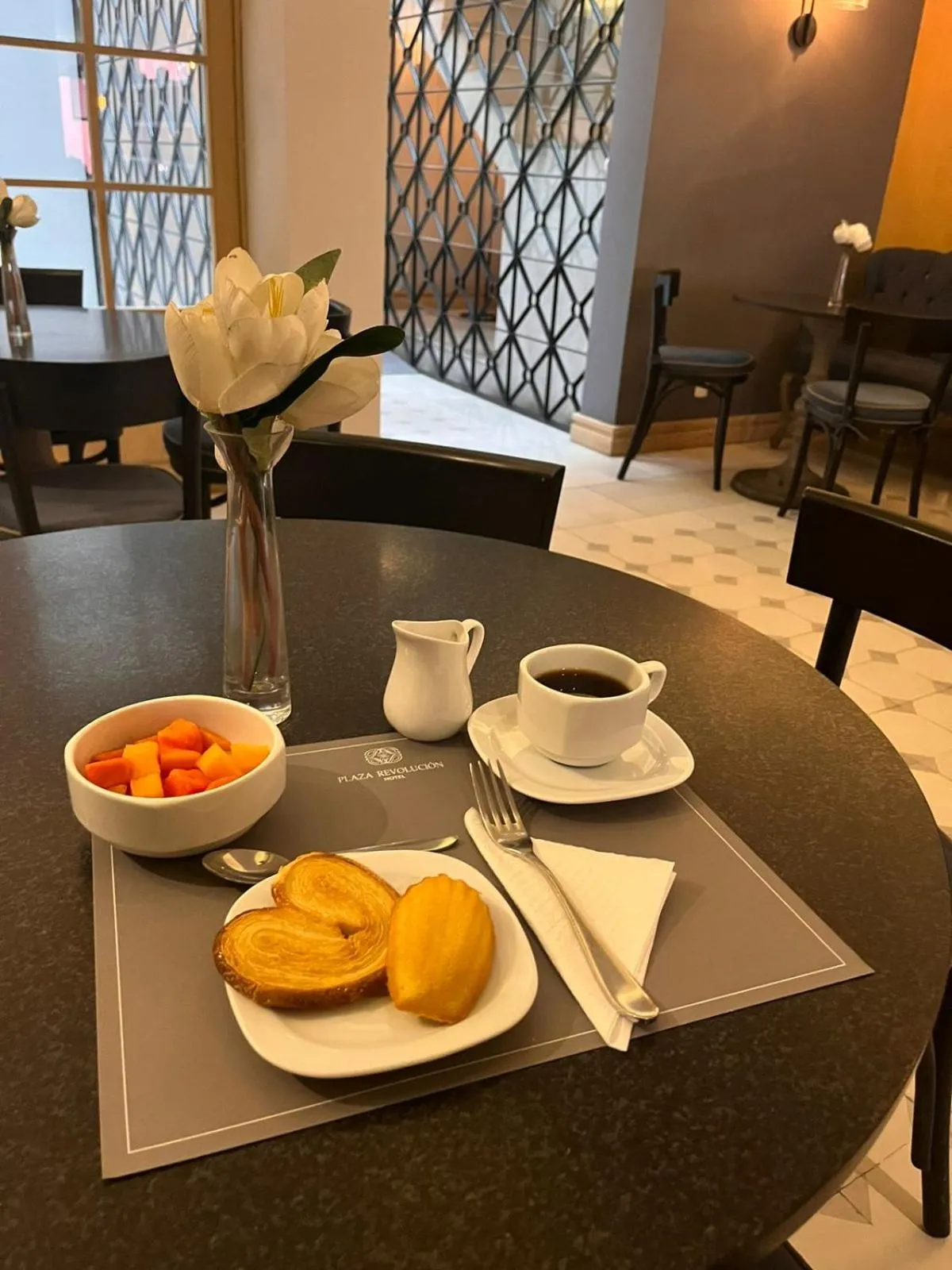 Continental breakfast in Hotel Plaza Revolución