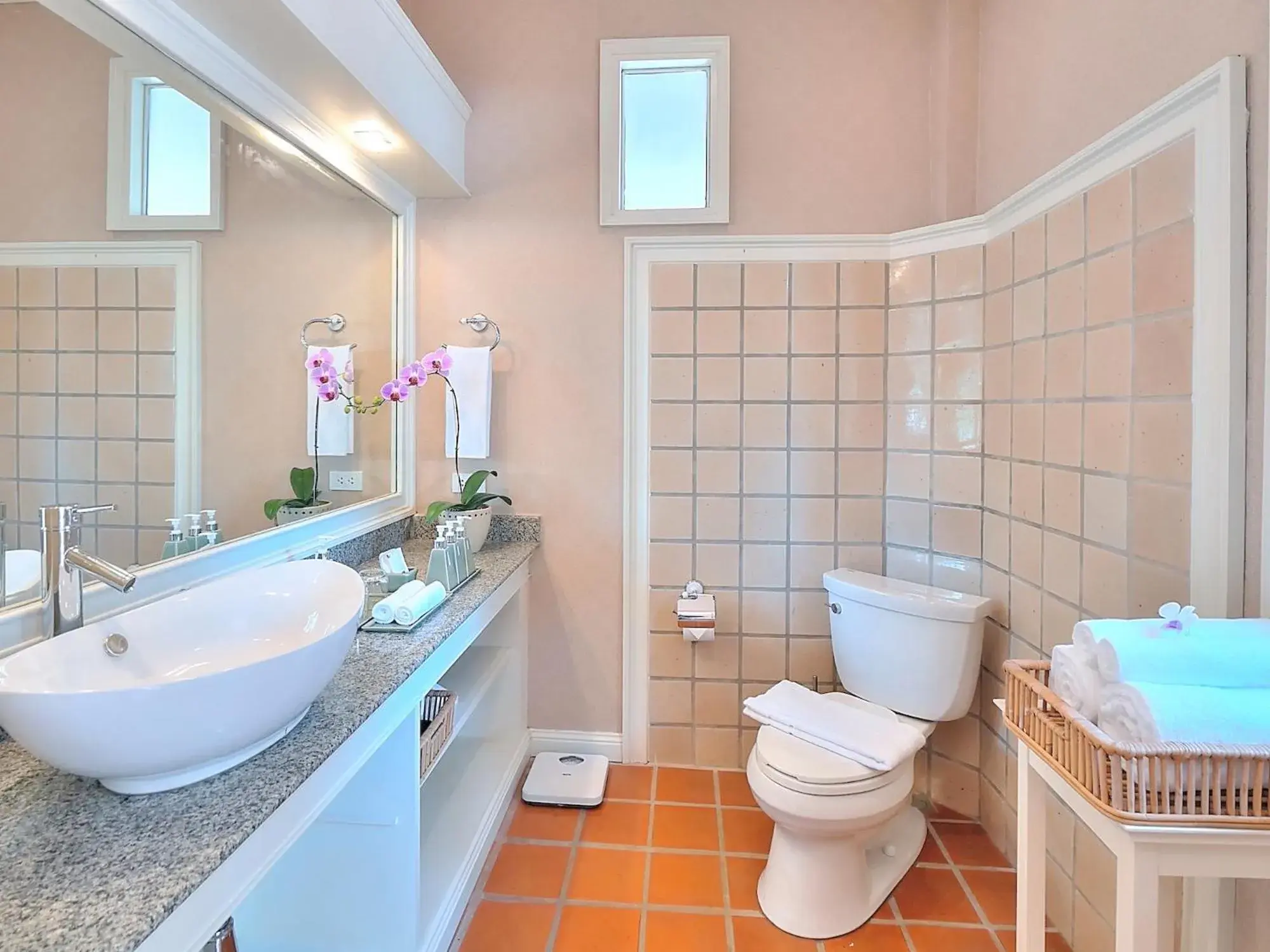 Bathroom in MonPanaNont Wellness Bathroom in MonPanaNont Wellness