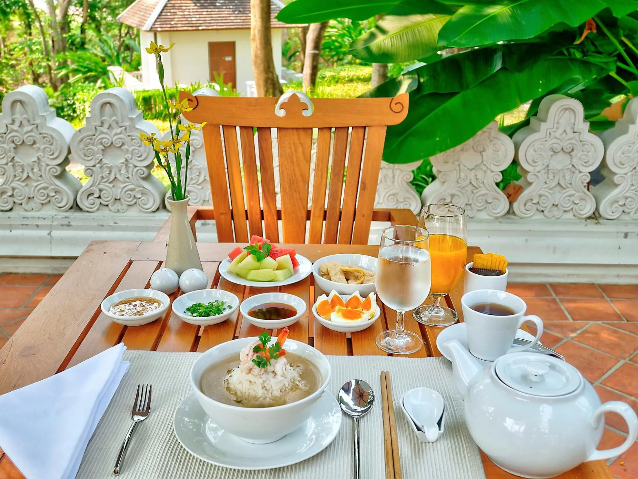 Food and drinks in MonPanaNont Wellness Resort & Spa