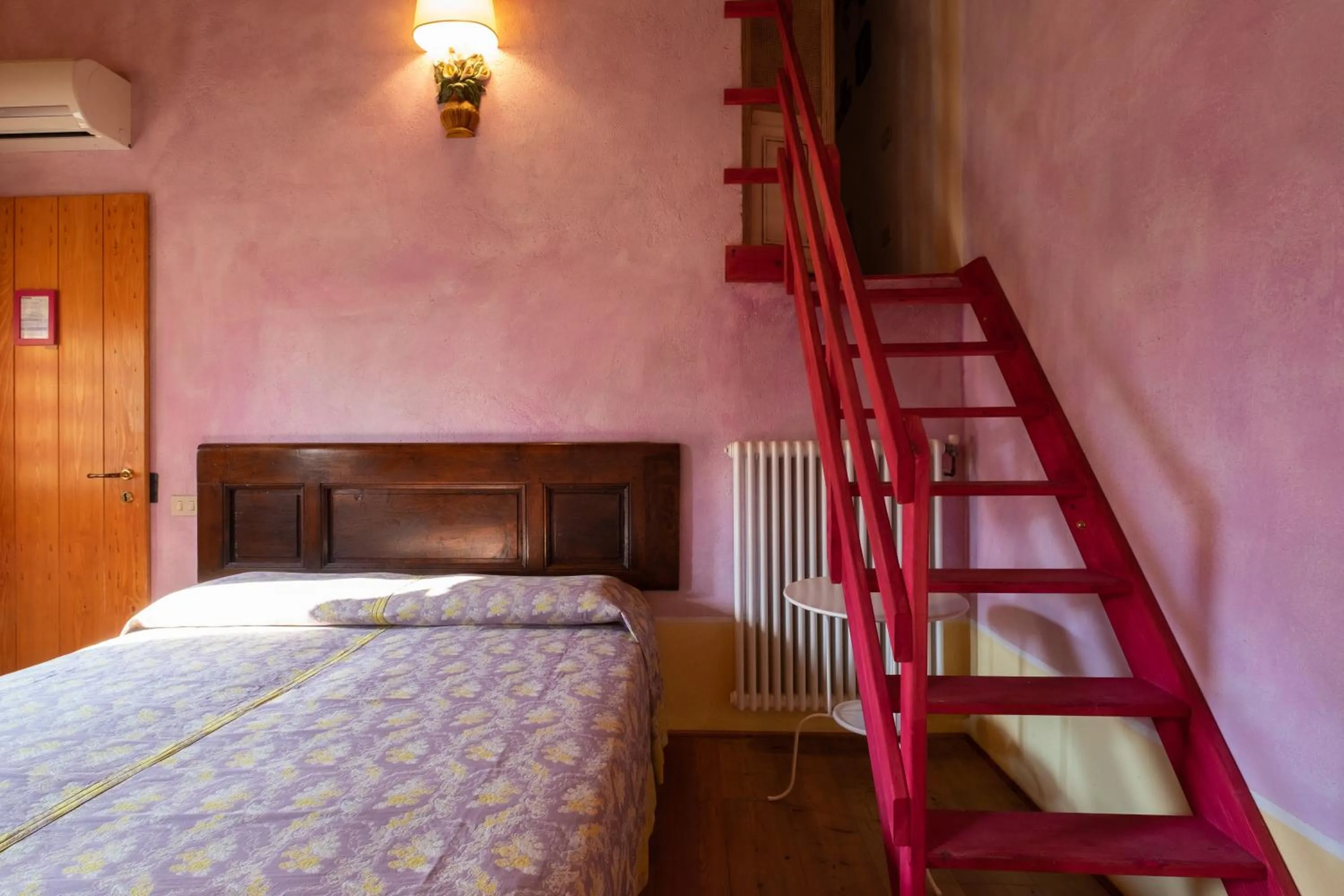 Bed in Rosalimone B&B