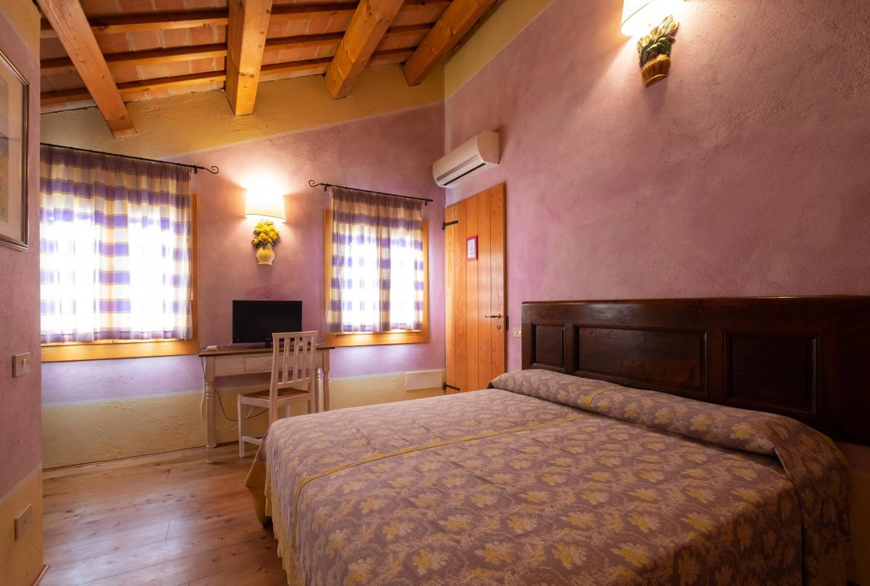 Bed in Rosalimone B&B