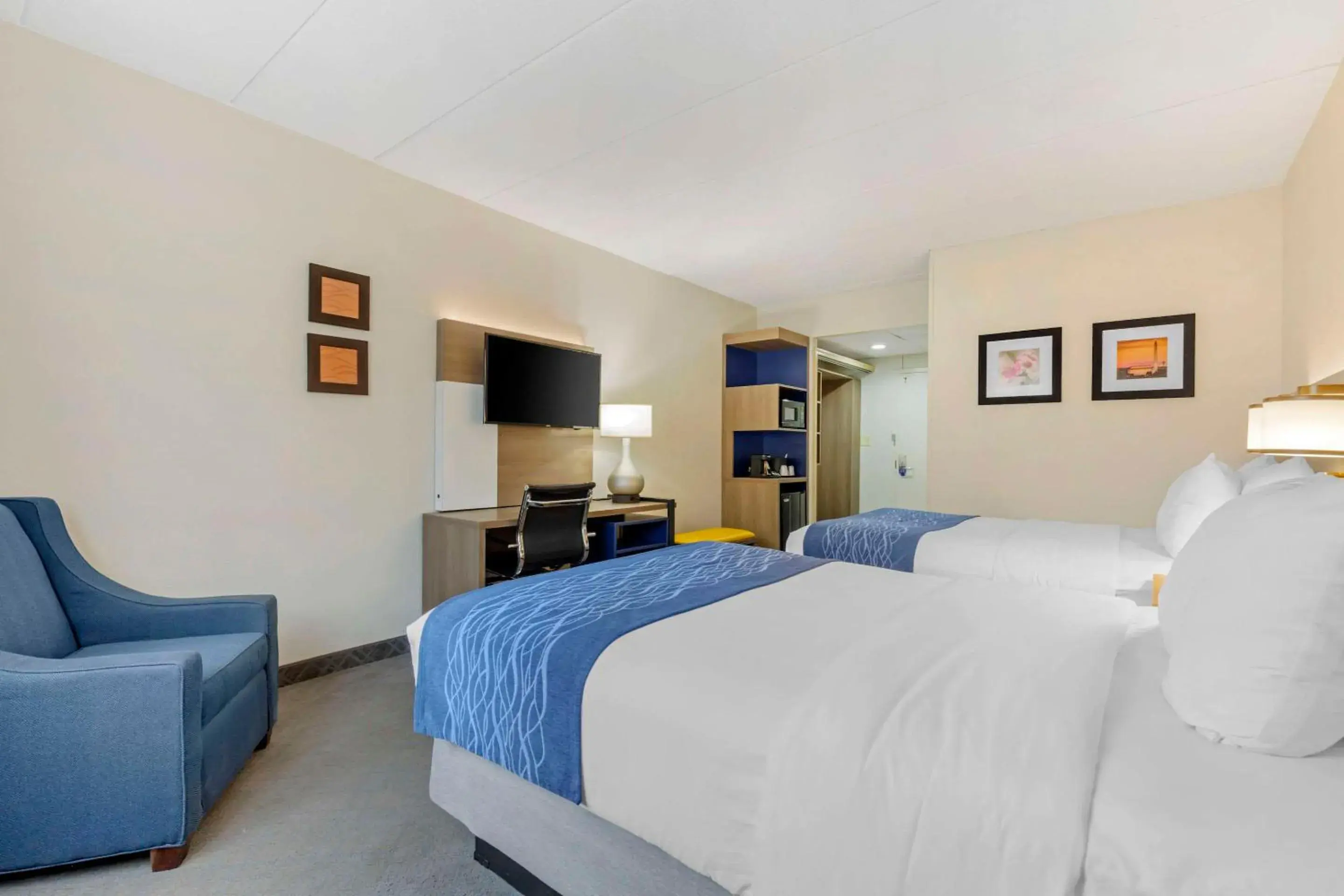 Bedroom, Bed in Comfort Inn Herndon-Reston Bedroom, Bed in Comfort Inn Herndon-Reston