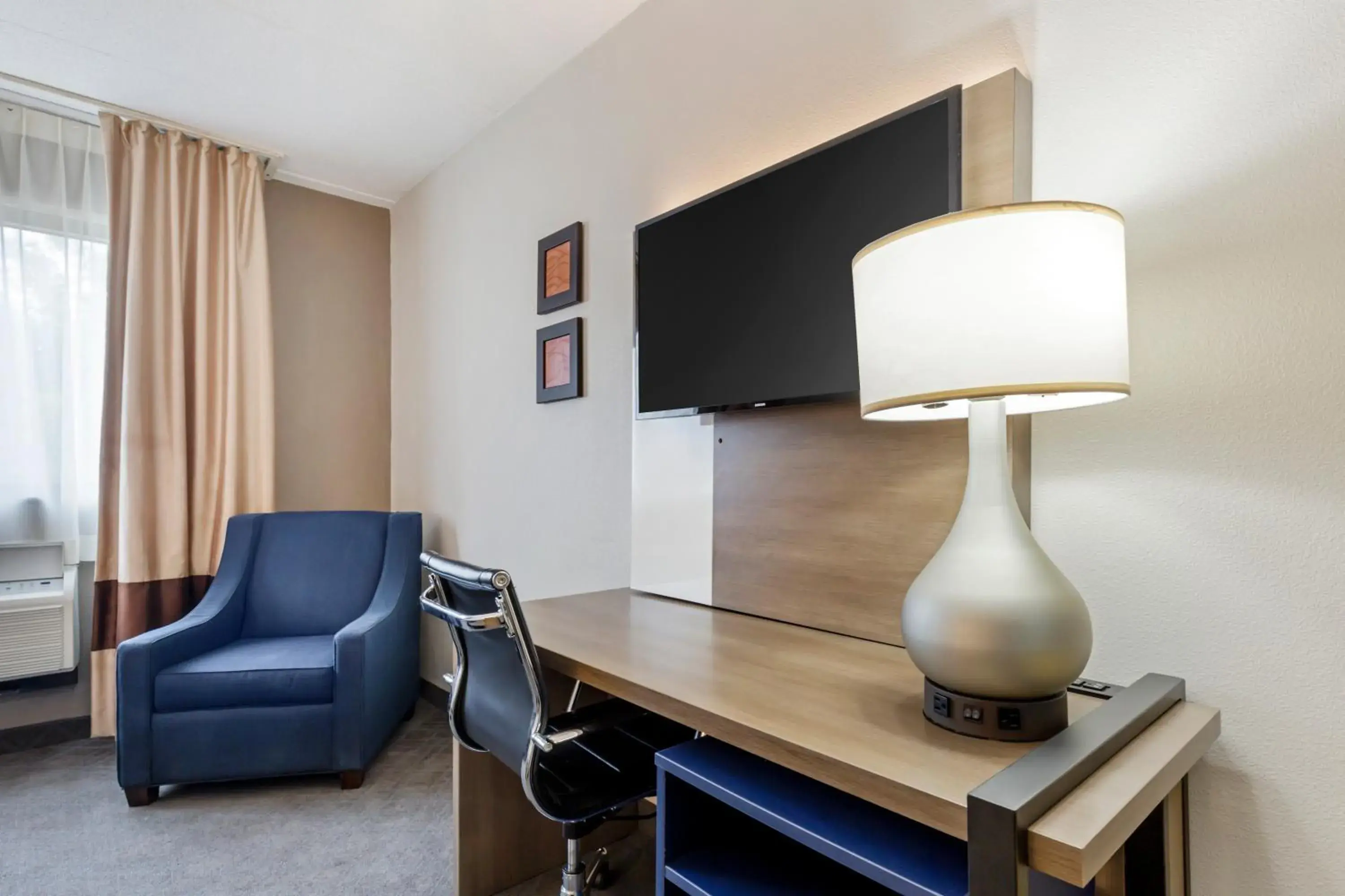 Double Room with Two Double Beds - Accessible/Non-Smoking in Comfort Inn Herndon-Reston Double Room with Two Double Beds - Accessible/Non-Smoking in Comfort Inn Herndon-Reston