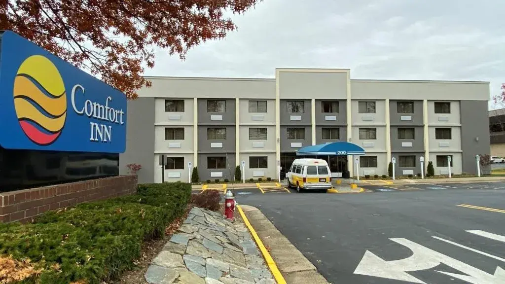 Property building in Comfort Inn Herndon-Reston Property building in Comfort Inn Herndon-Reston