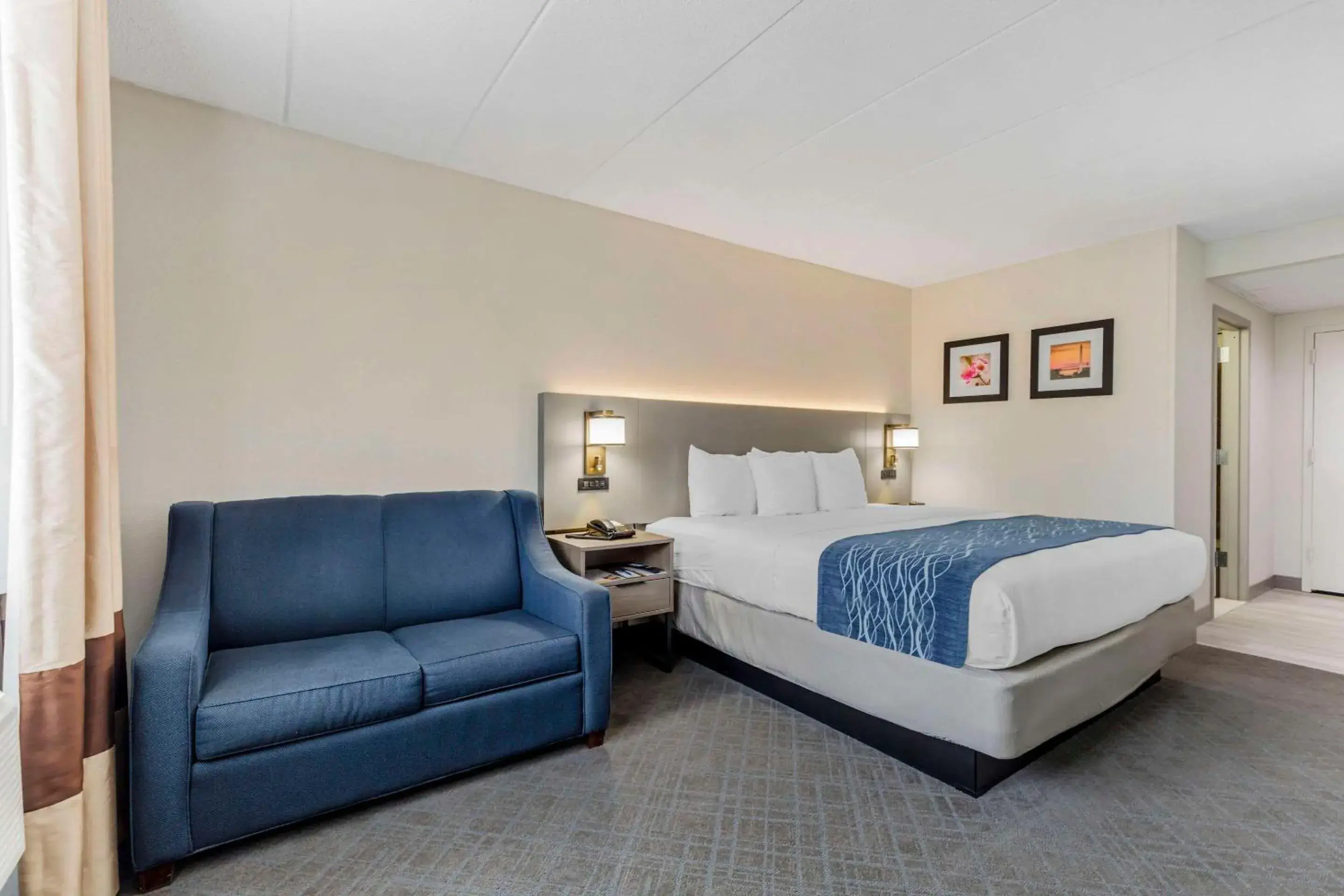 Bedroom, Bed in Comfort Inn Herndon-Reston Bedroom, Bed in Comfort Inn Herndon-Reston