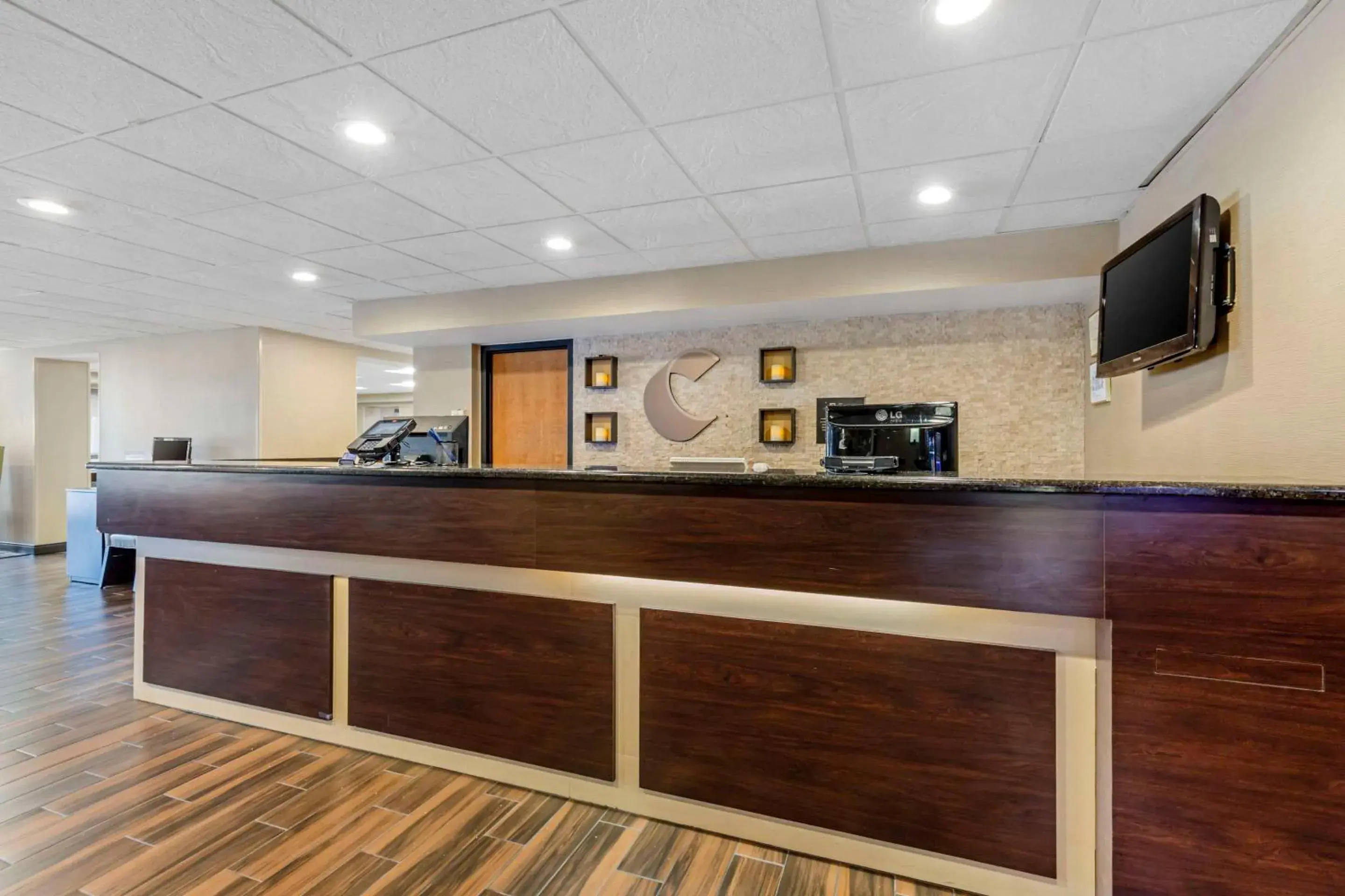 Lobby or reception in Comfort Inn Herndon-Reston Lobby or reception in Comfort Inn Herndon-Reston