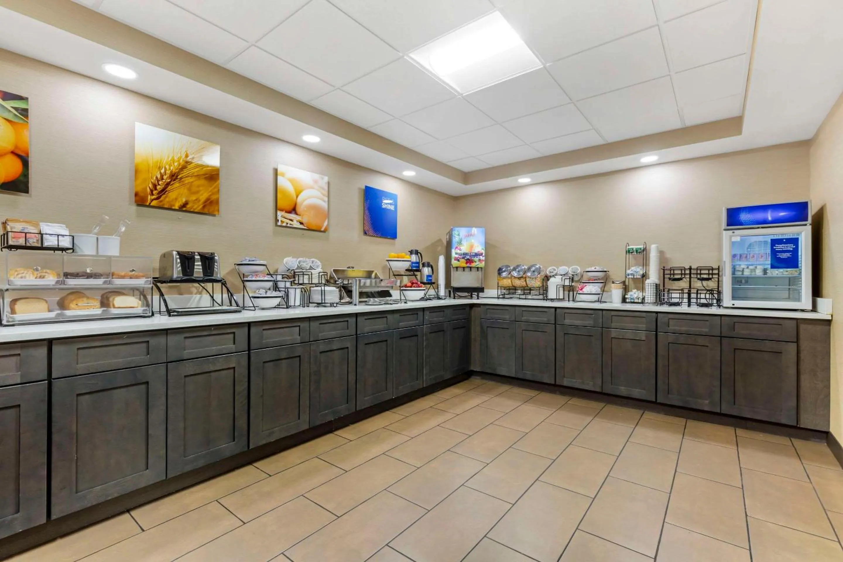 Breakfast in Comfort Inn Herndon-Reston