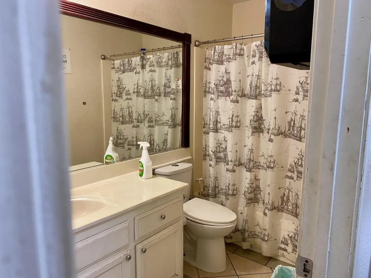 Shower in WHOLE Family - Wolfgram