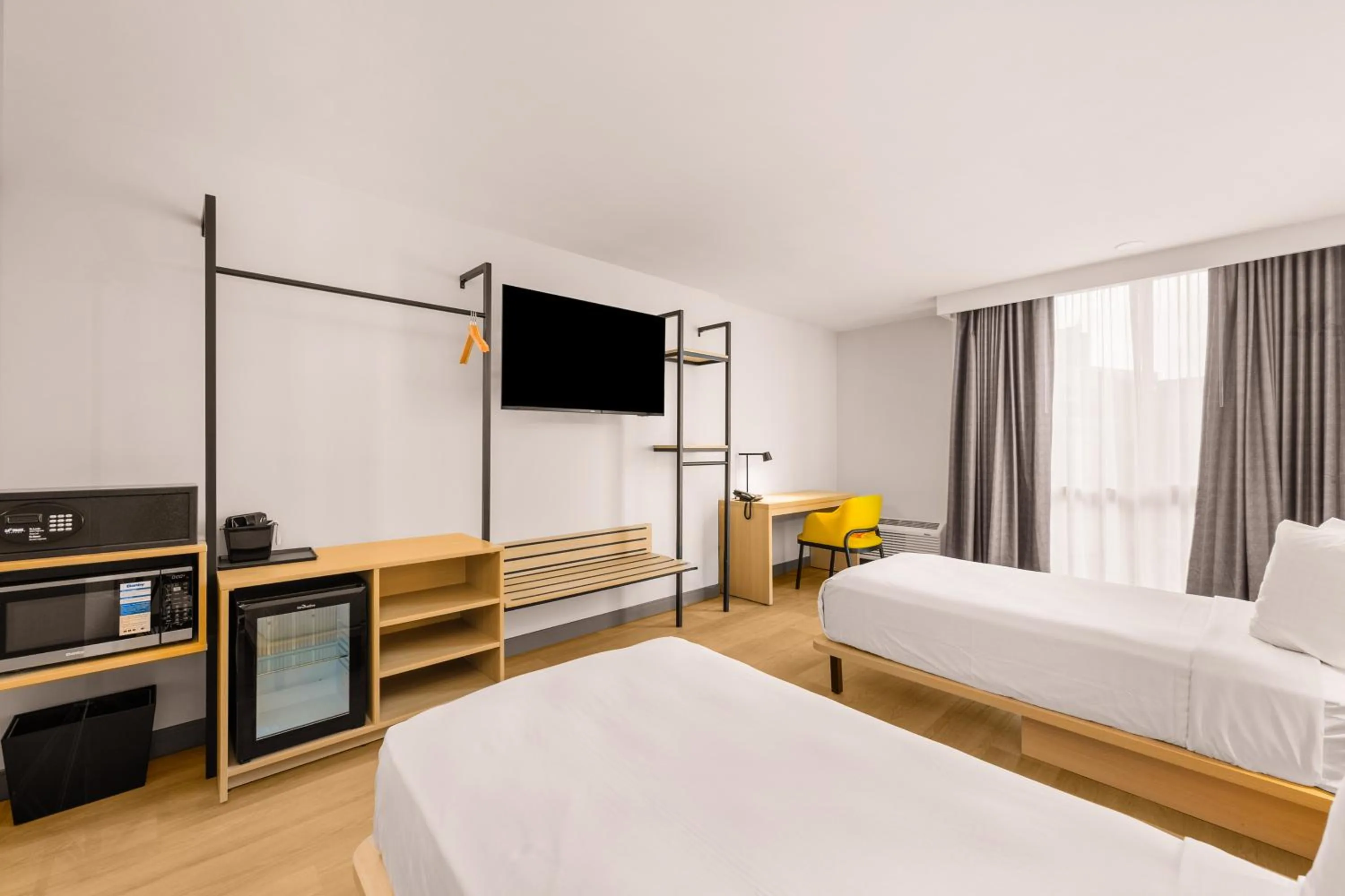 Bed in B&B HOTEL Orlando International Drive near Universal - Newly Renovated!