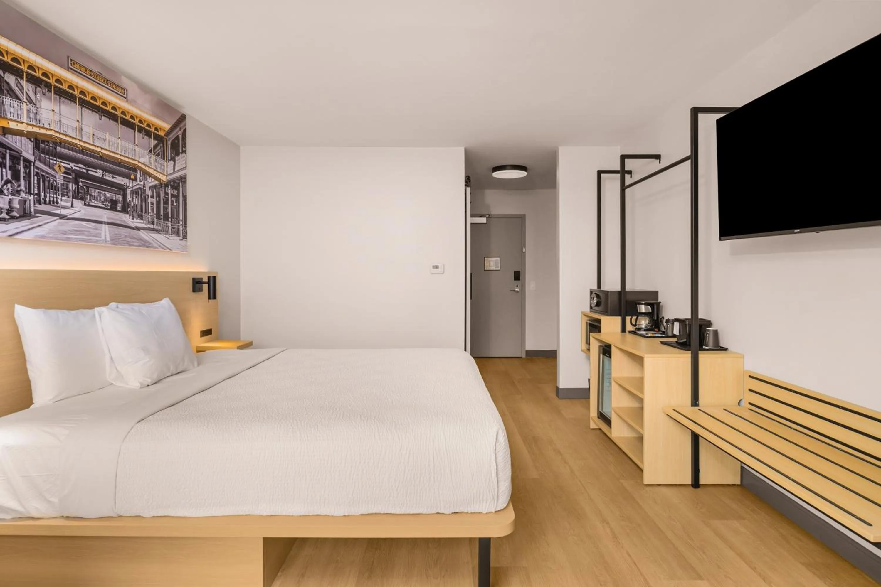 Bed in B&B HOTEL Orlando International Drive near Universal - Newly Renovated!