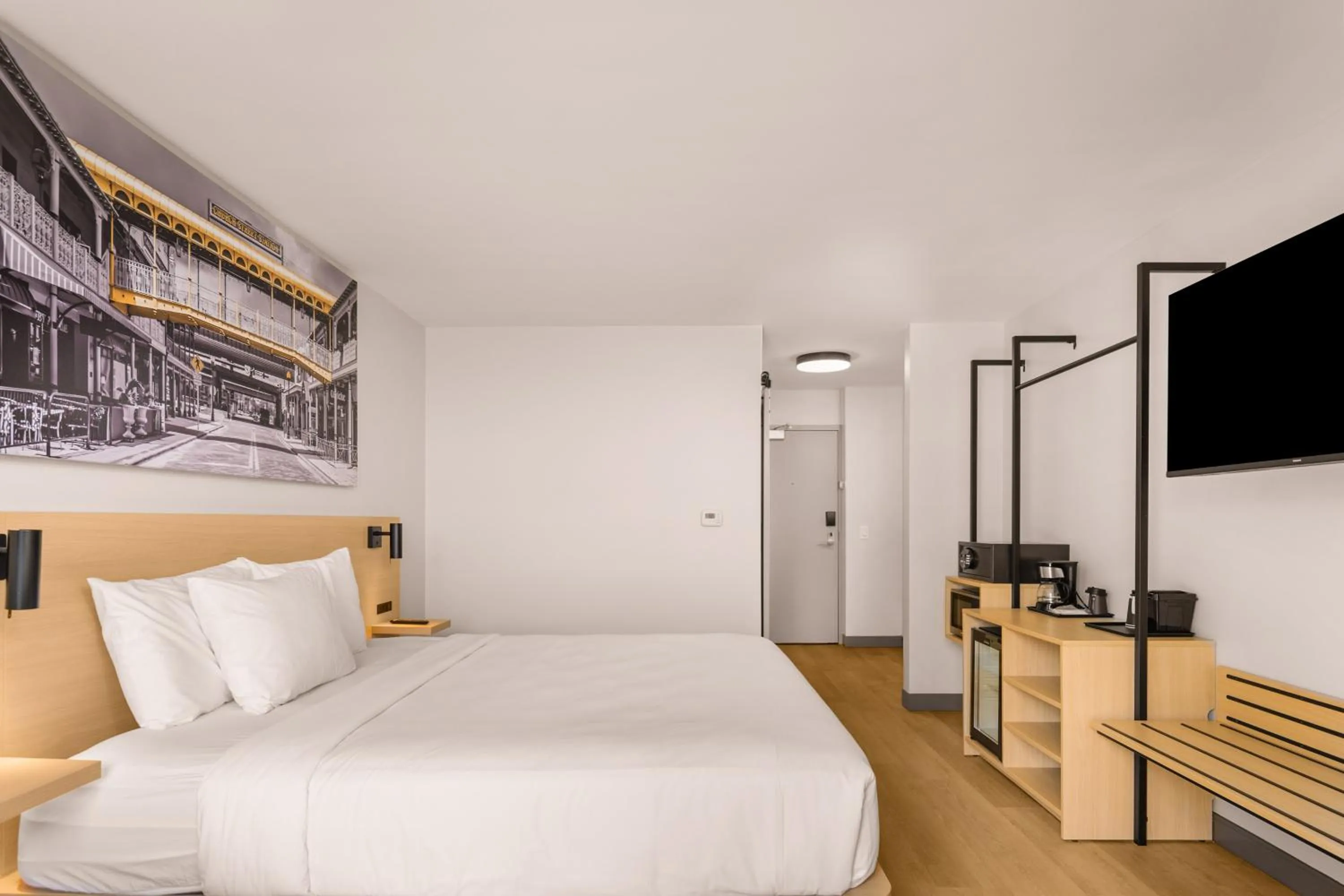 Bed in B&B HOTEL Orlando International Drive near Universal - Newly Renovated!