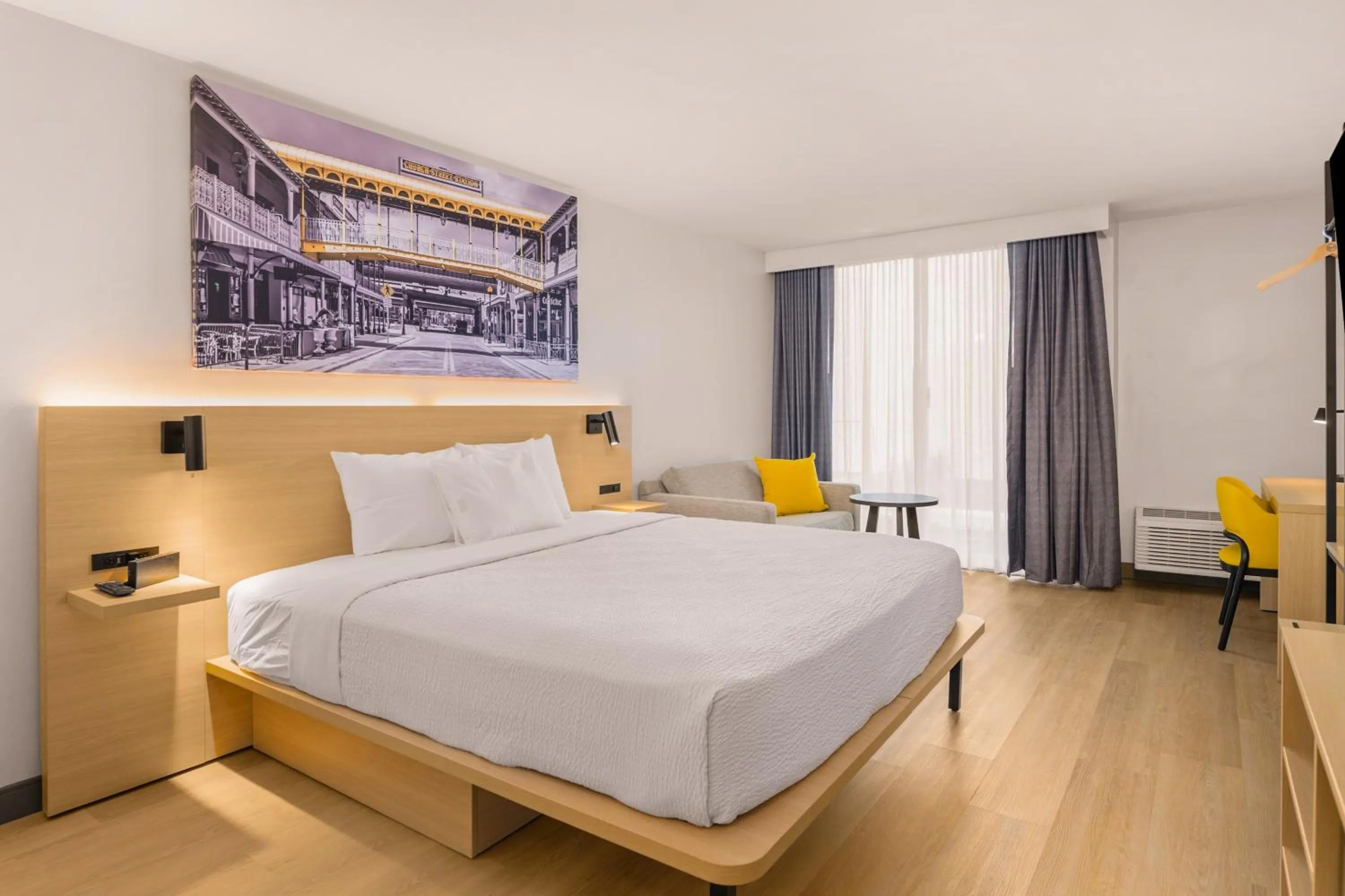 Bed in B&B HOTEL Orlando International Drive near Universal - Newly Renovated!