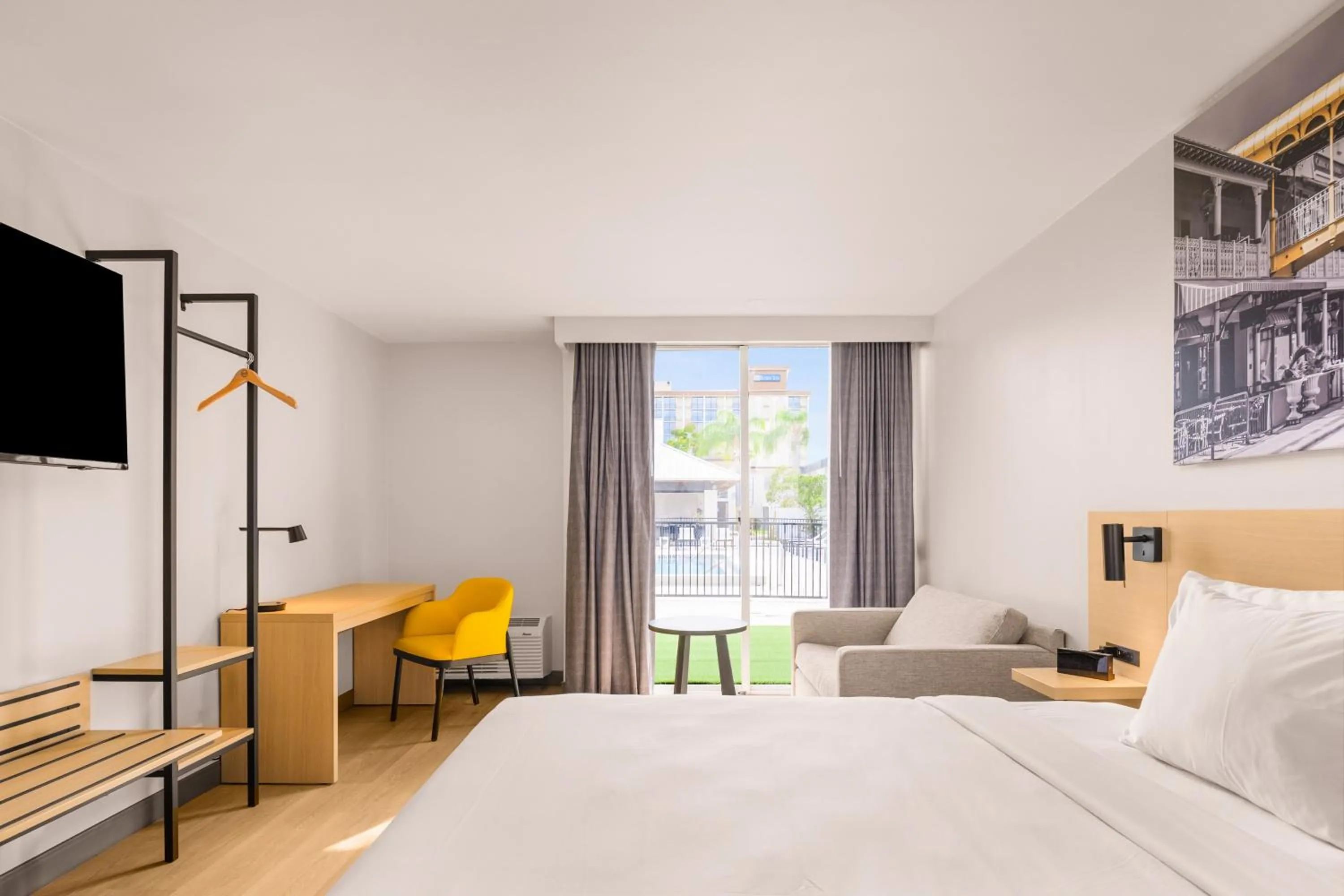 Bed in B&B HOTEL Orlando International Drive near Universal - Newly Renovated!