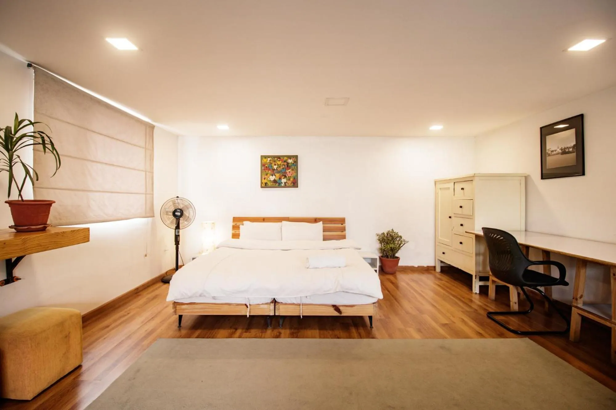 Photo of the whole room, Bed in Nextdoor Patan