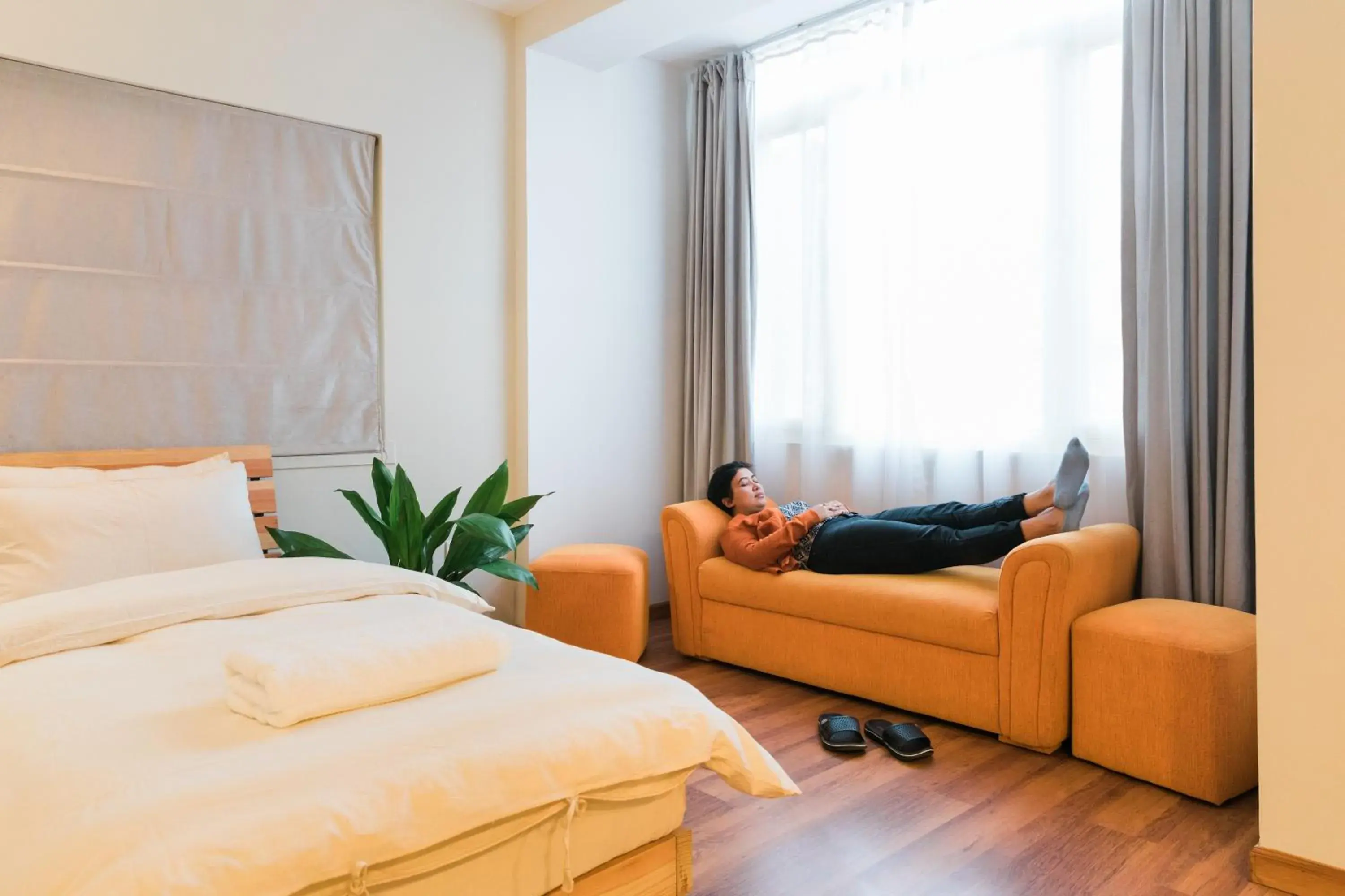 People, Bed in Nextdoor Patan People, Bed in Nextdoor Patan