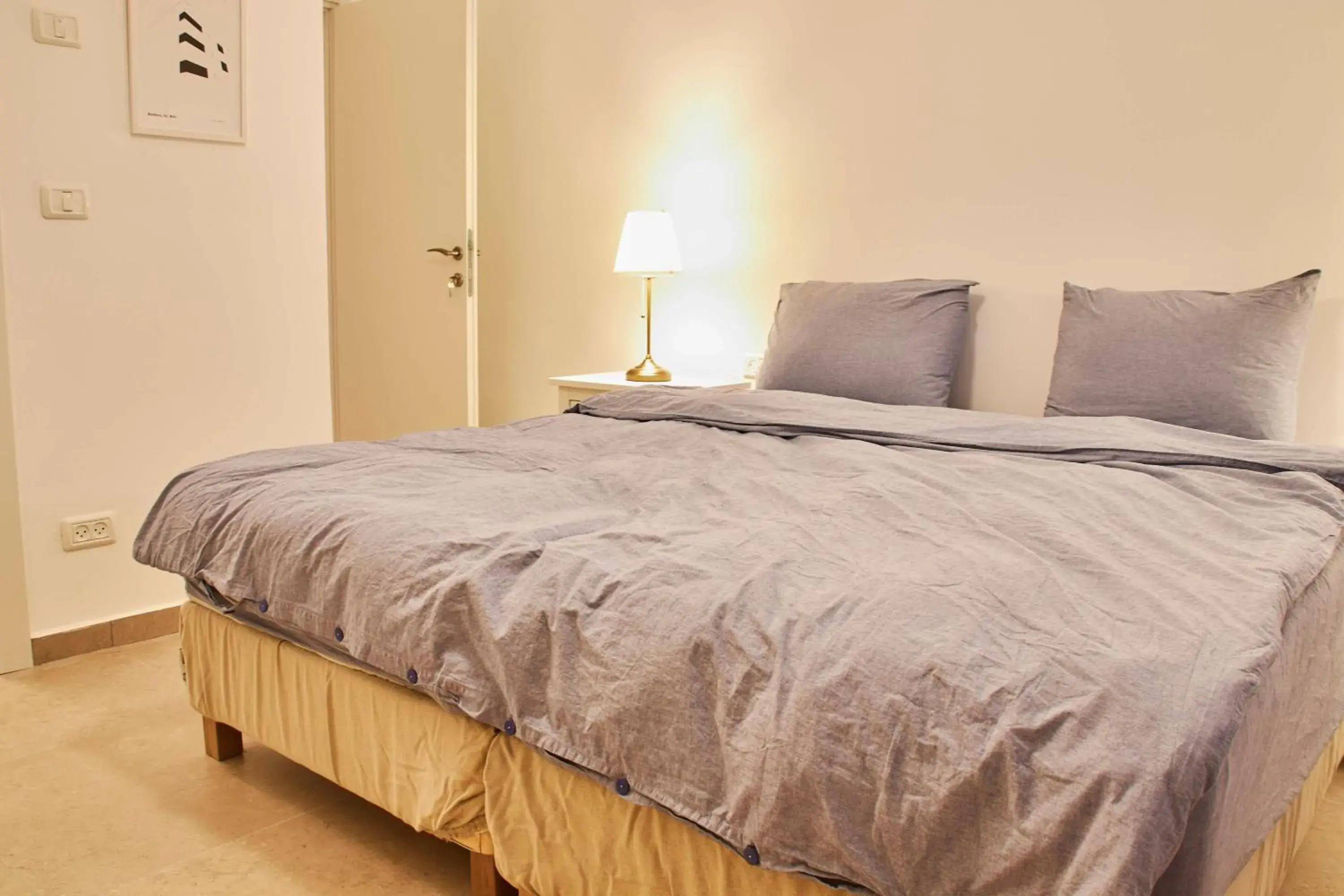 Double or Twin Room with Private Bathroom in Roza Apartment Double or Twin Room with Private Bathroom in Roza Apartment