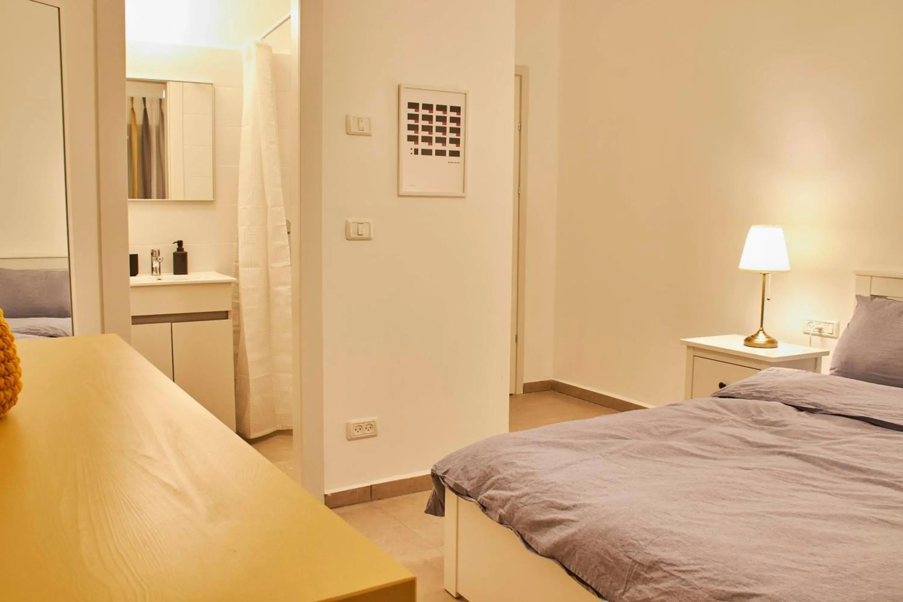 Deluxe Double Room with Shower in Roza Apartment Deluxe Double Room with Shower in Roza Apartment