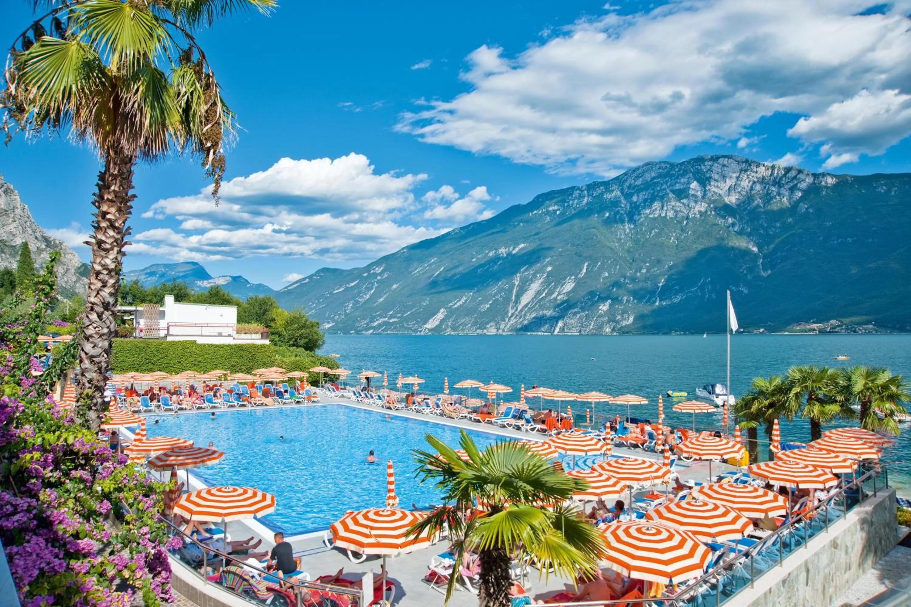 Swimming pool in Hotel Ideal