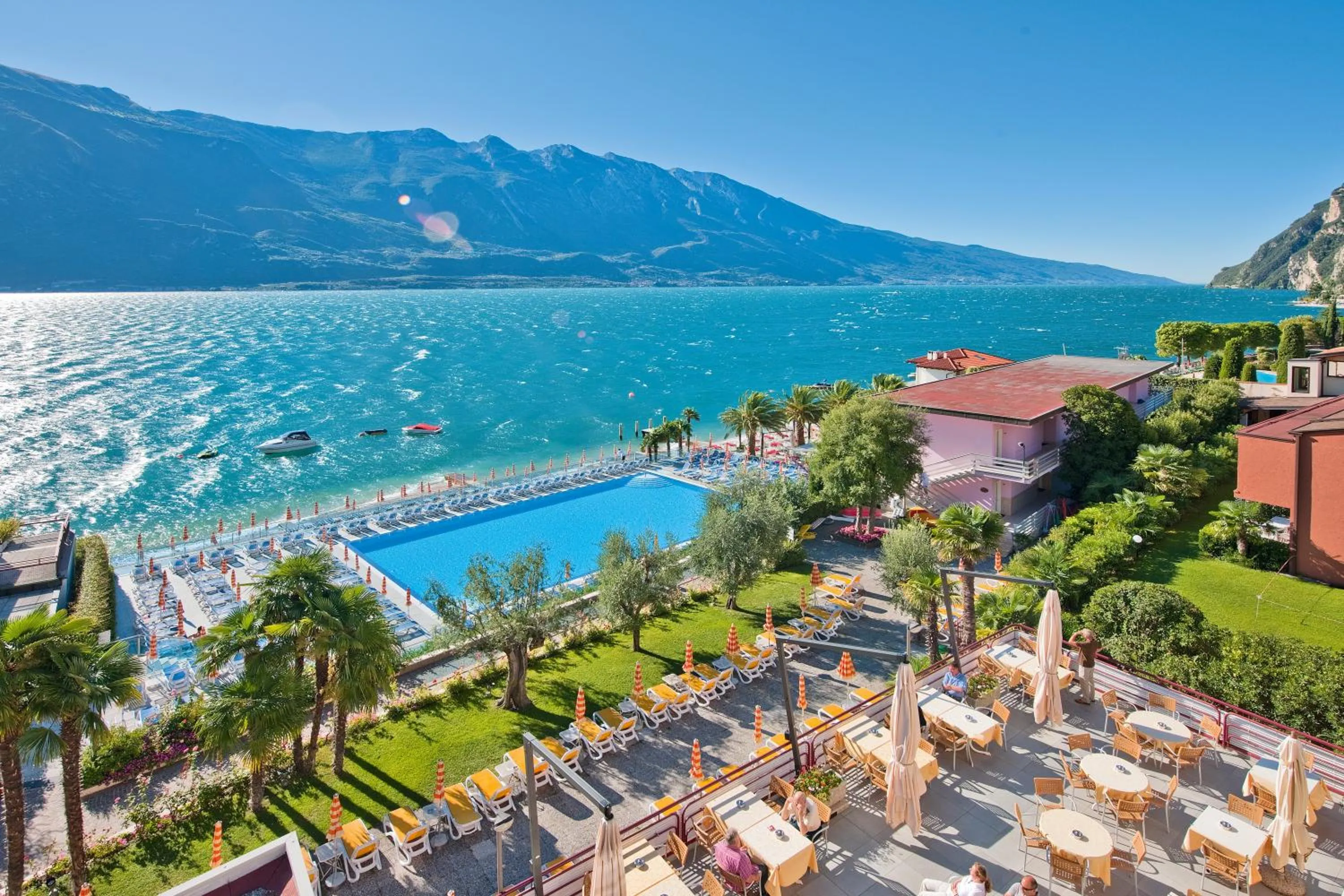 Swimming pool in Hotel Ideal