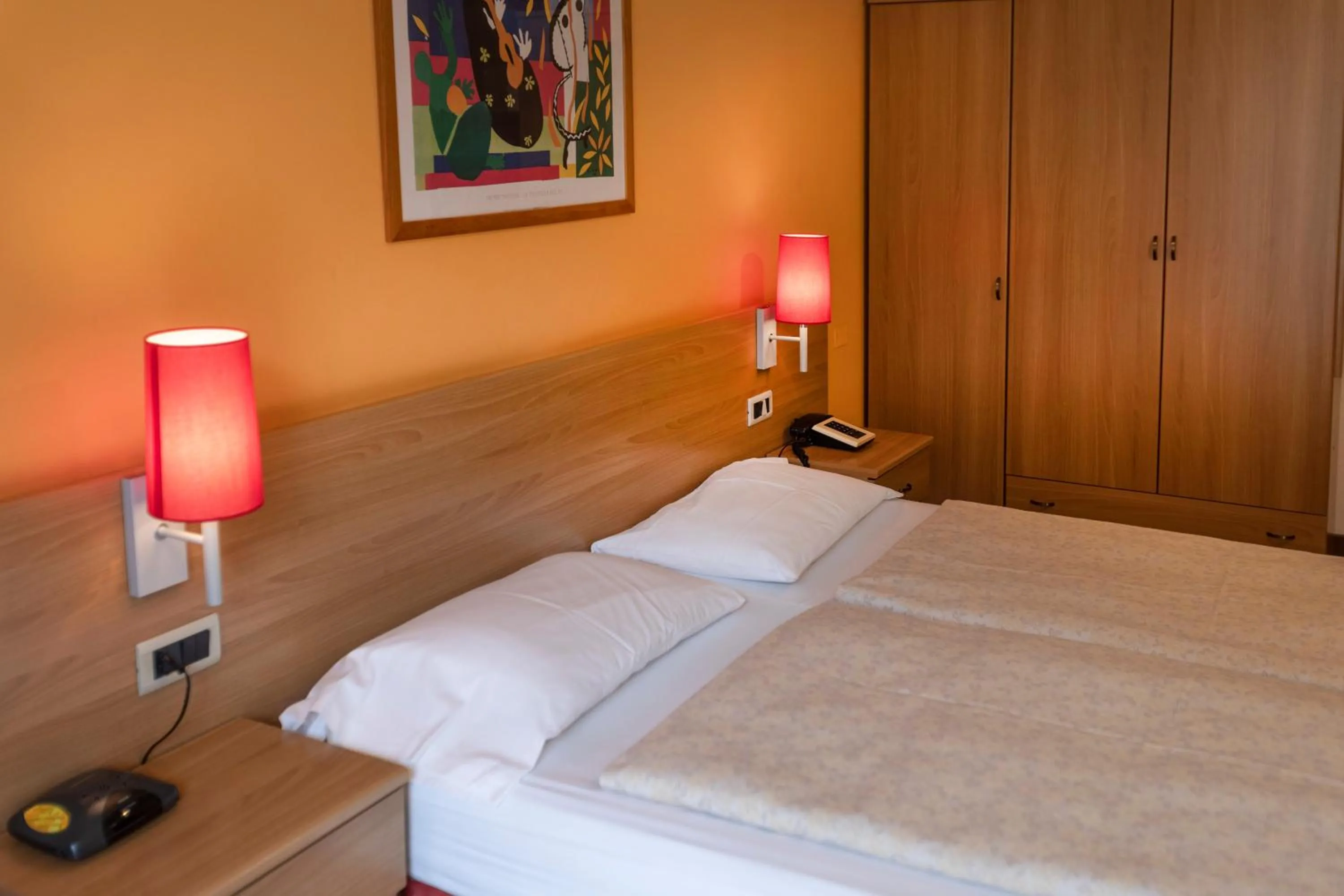 Bedroom, Bed in Hotel Ideal