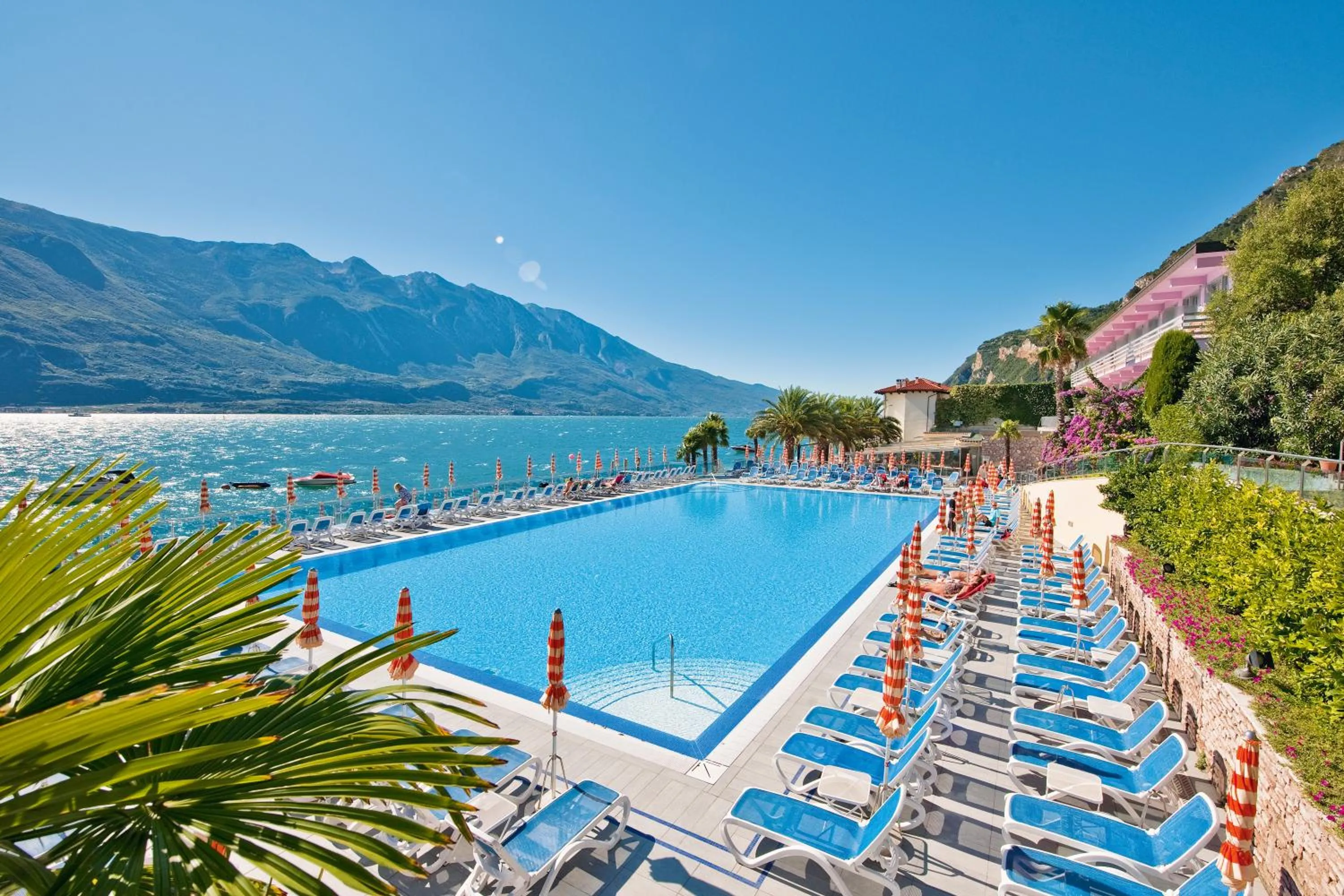 Swimming pool in Hotel Ideal