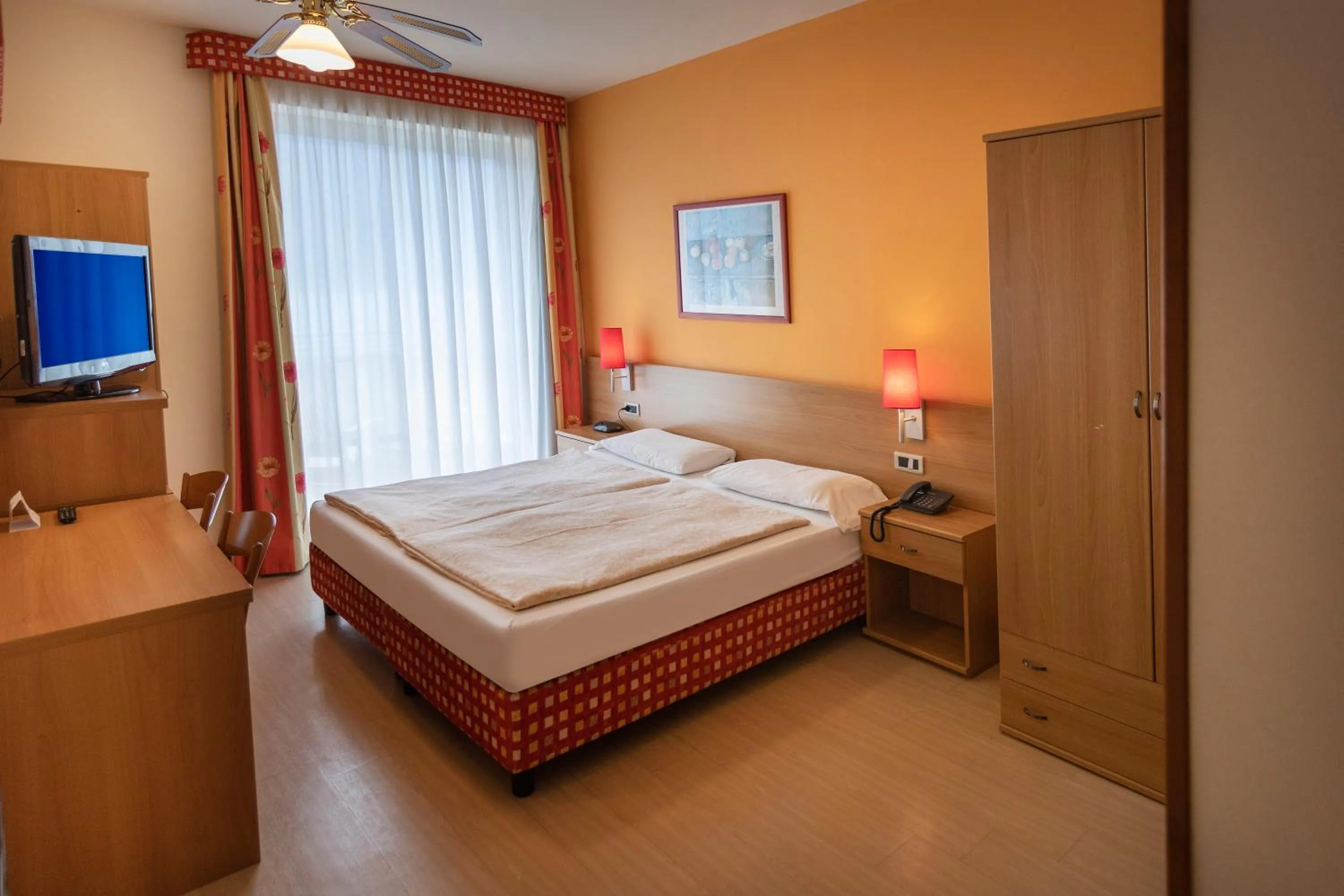 Bedroom, Bed in Hotel Ideal
