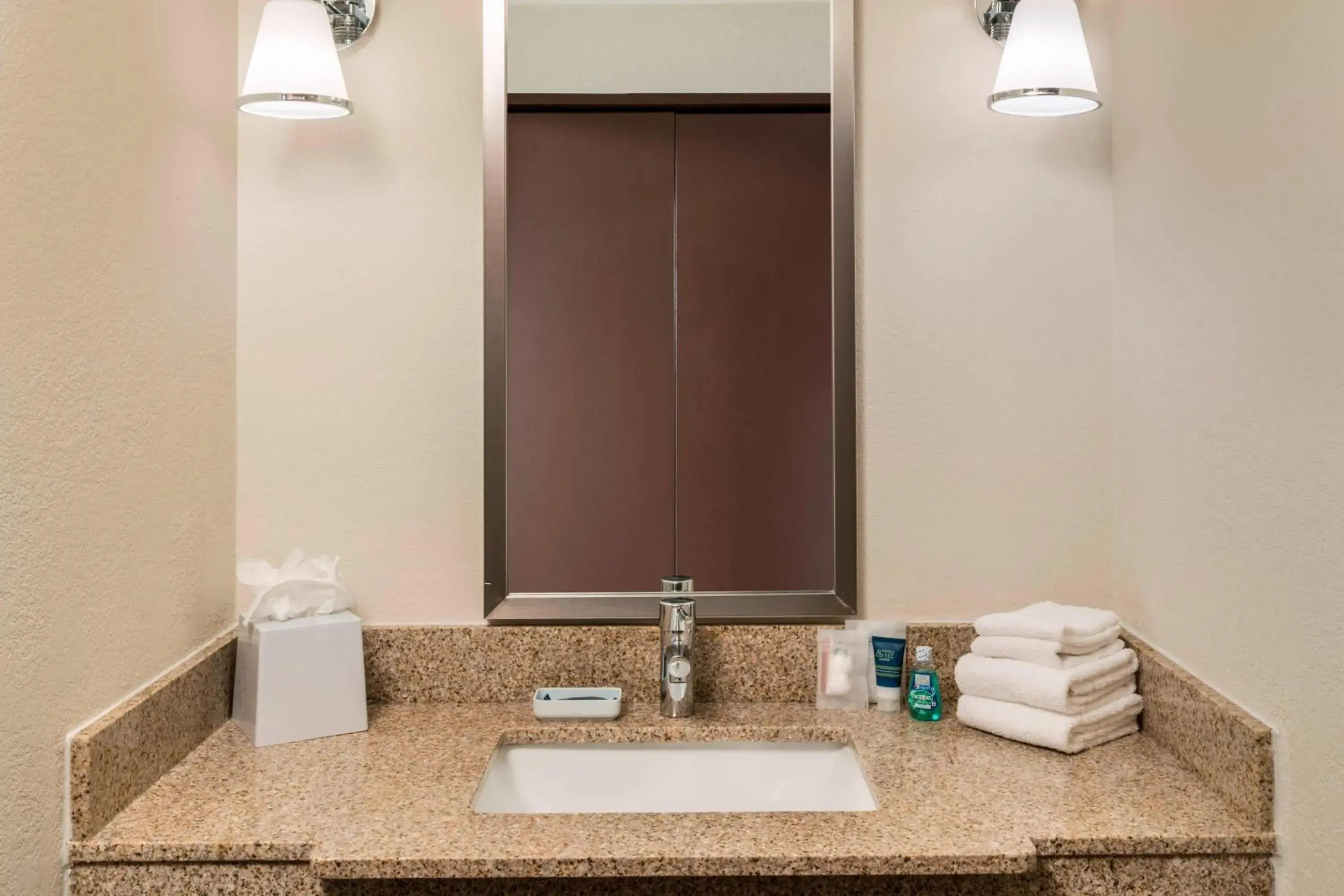 Deluxe, Larger Guest room, 1 King in Four Points by Sheraton Boston Logan Airport Revere Deluxe, Larger Guest room, 1 King in Four Points by Sheraton Boston Logan Airport Revere