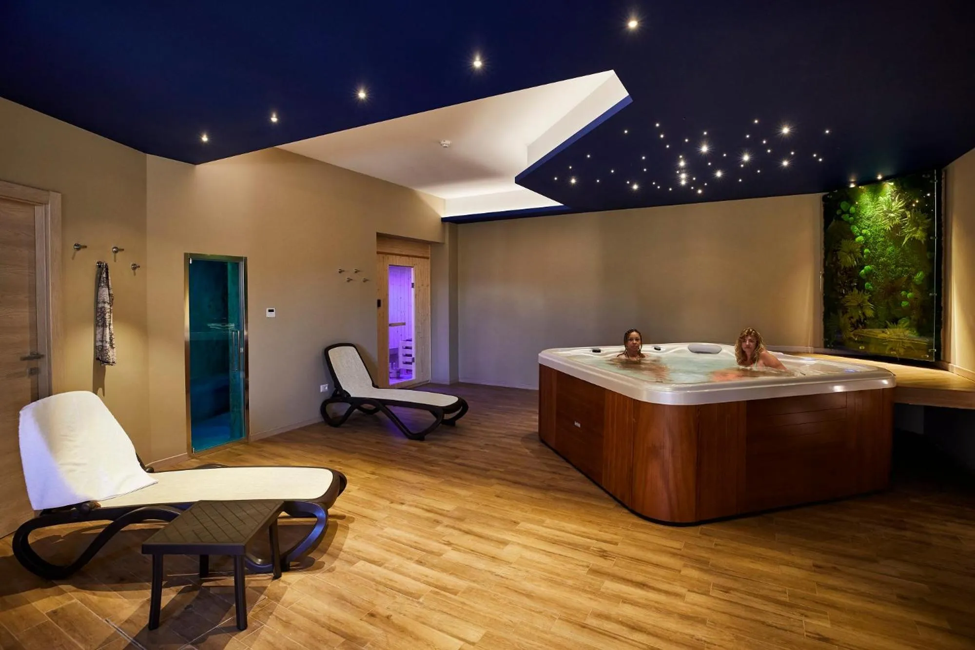 Hot Tub, Bed in Alba D'Amore Hotel & Spa