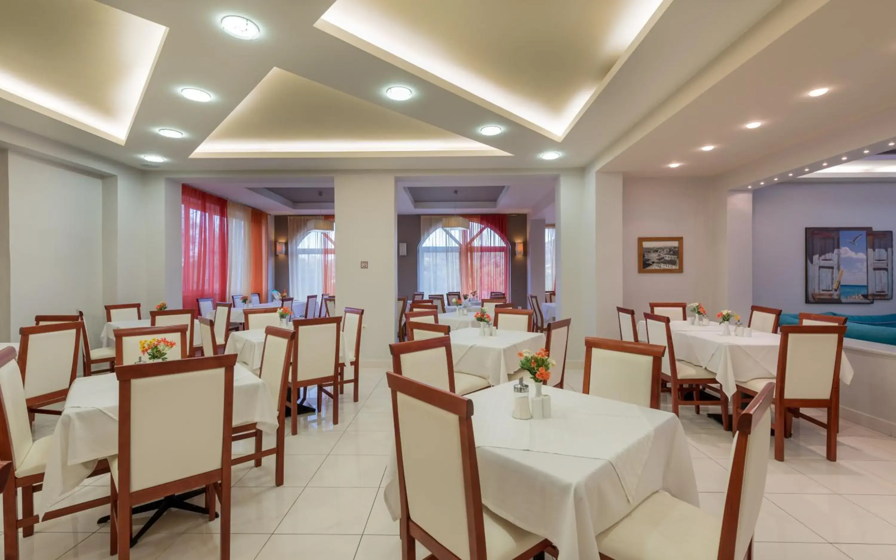 Property building in Dennys Inn Hotel Property building in Dennys Inn Hotel